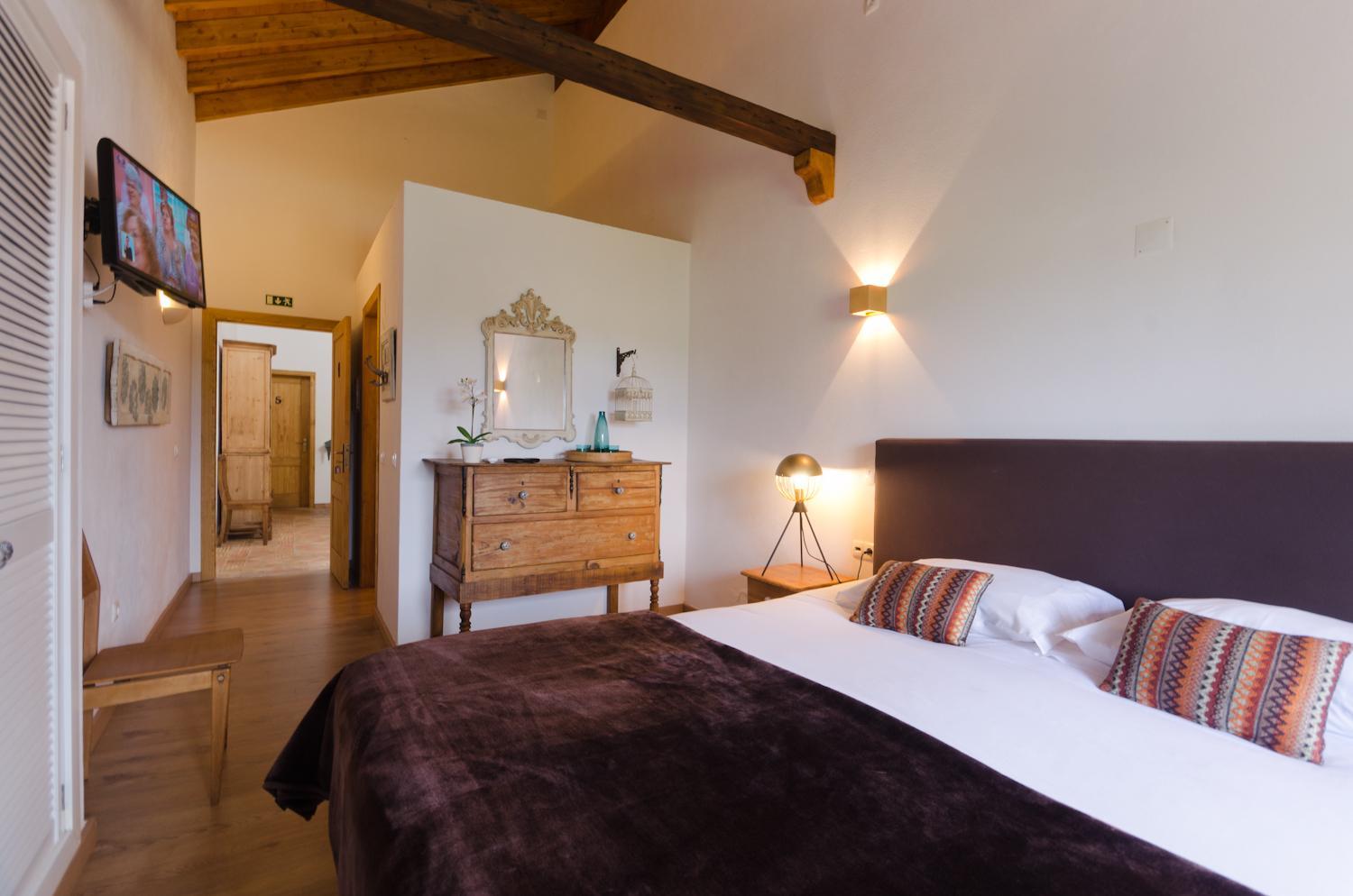 Double or Twin Room with Private Bathroom photo 3