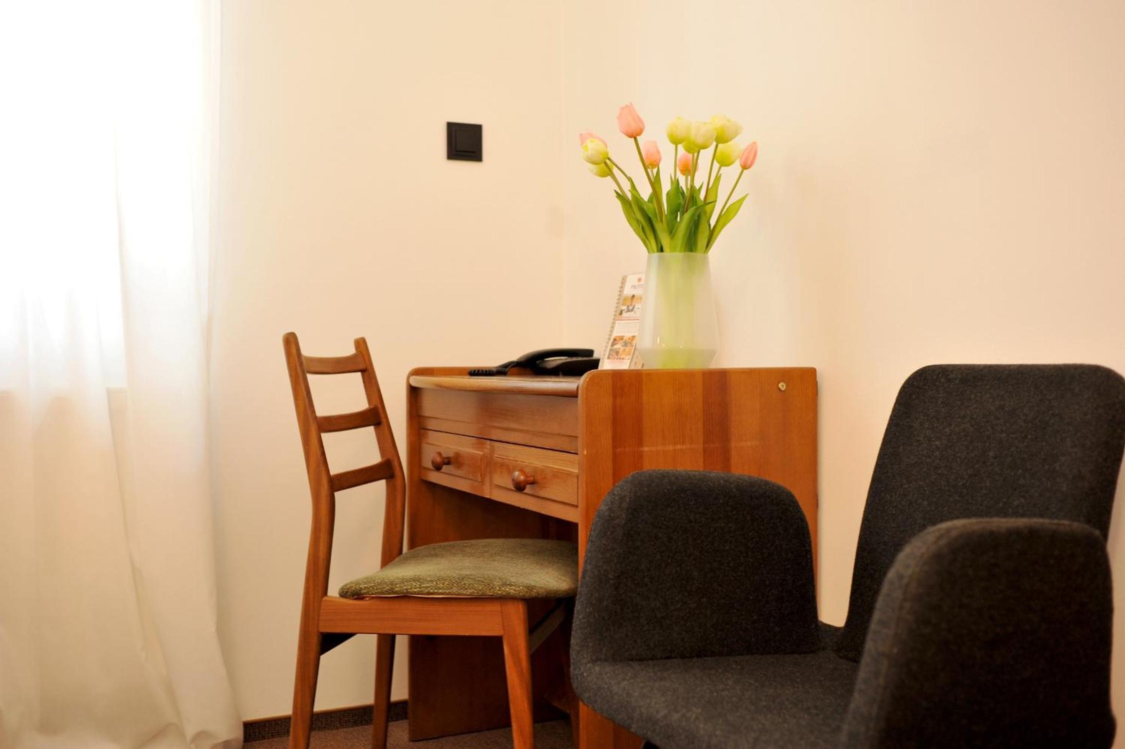 Family Room - Photo 4