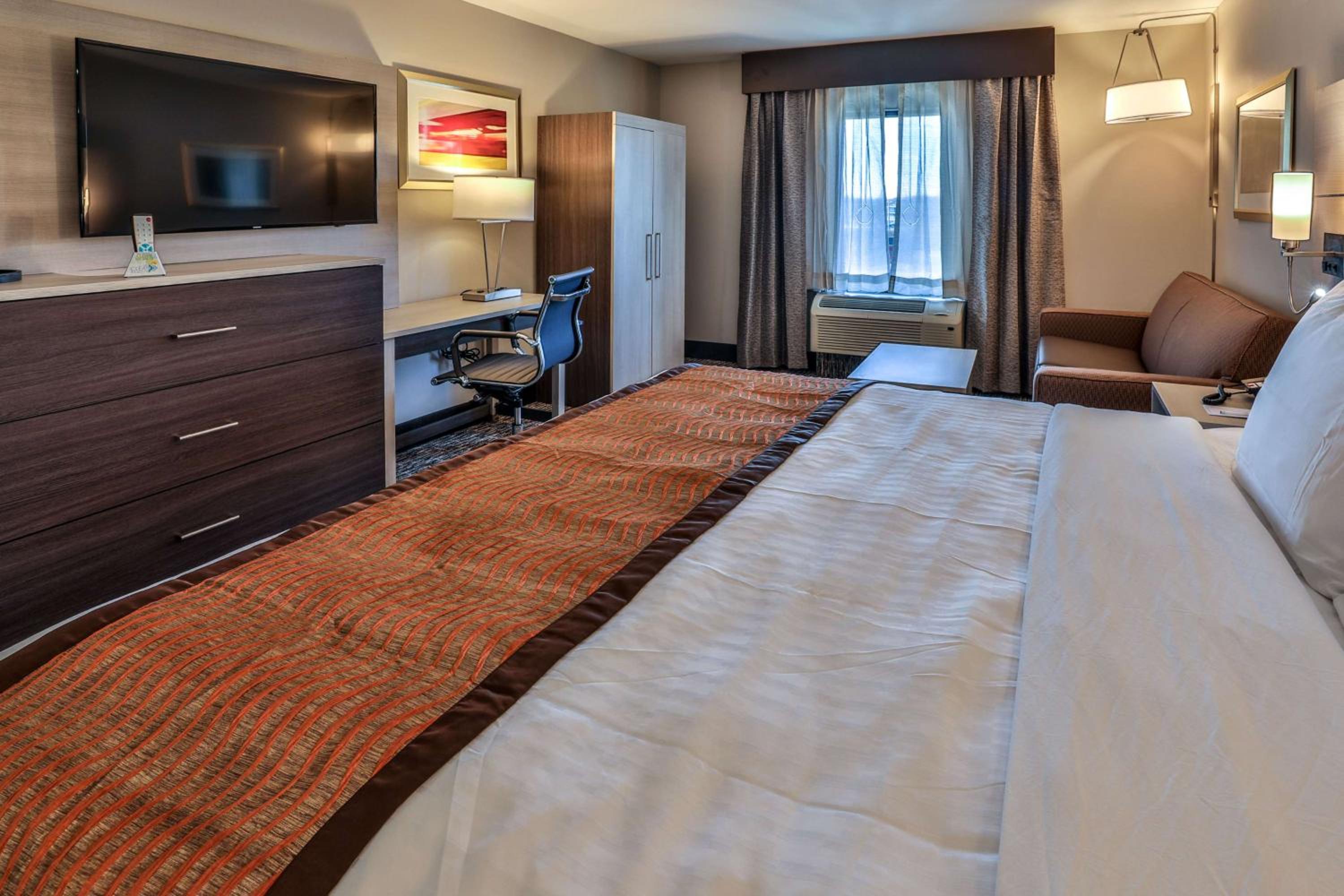 King Suite with Sofa Bed - Photo 2