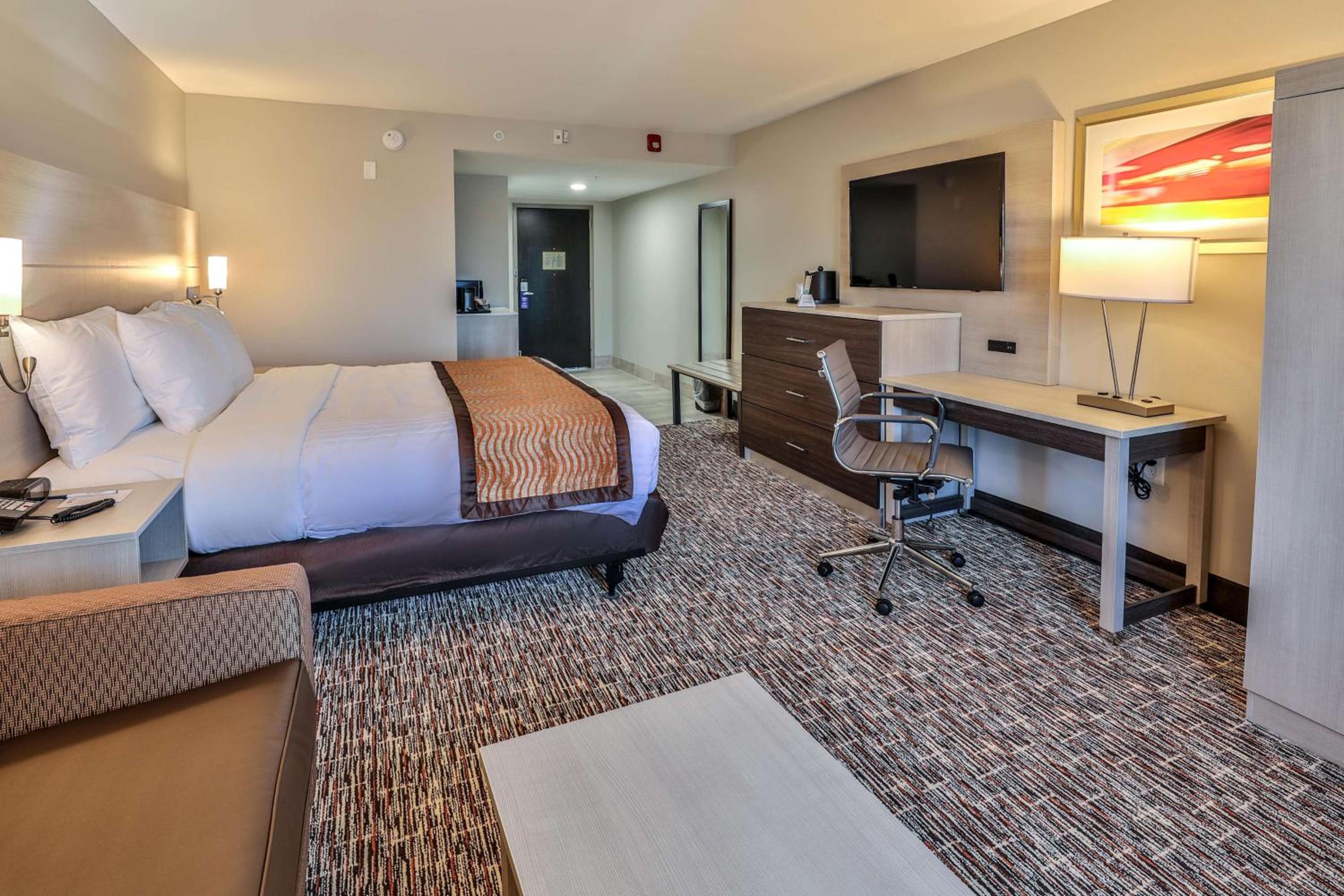 King Suite with Sofa Bed - Photo 3