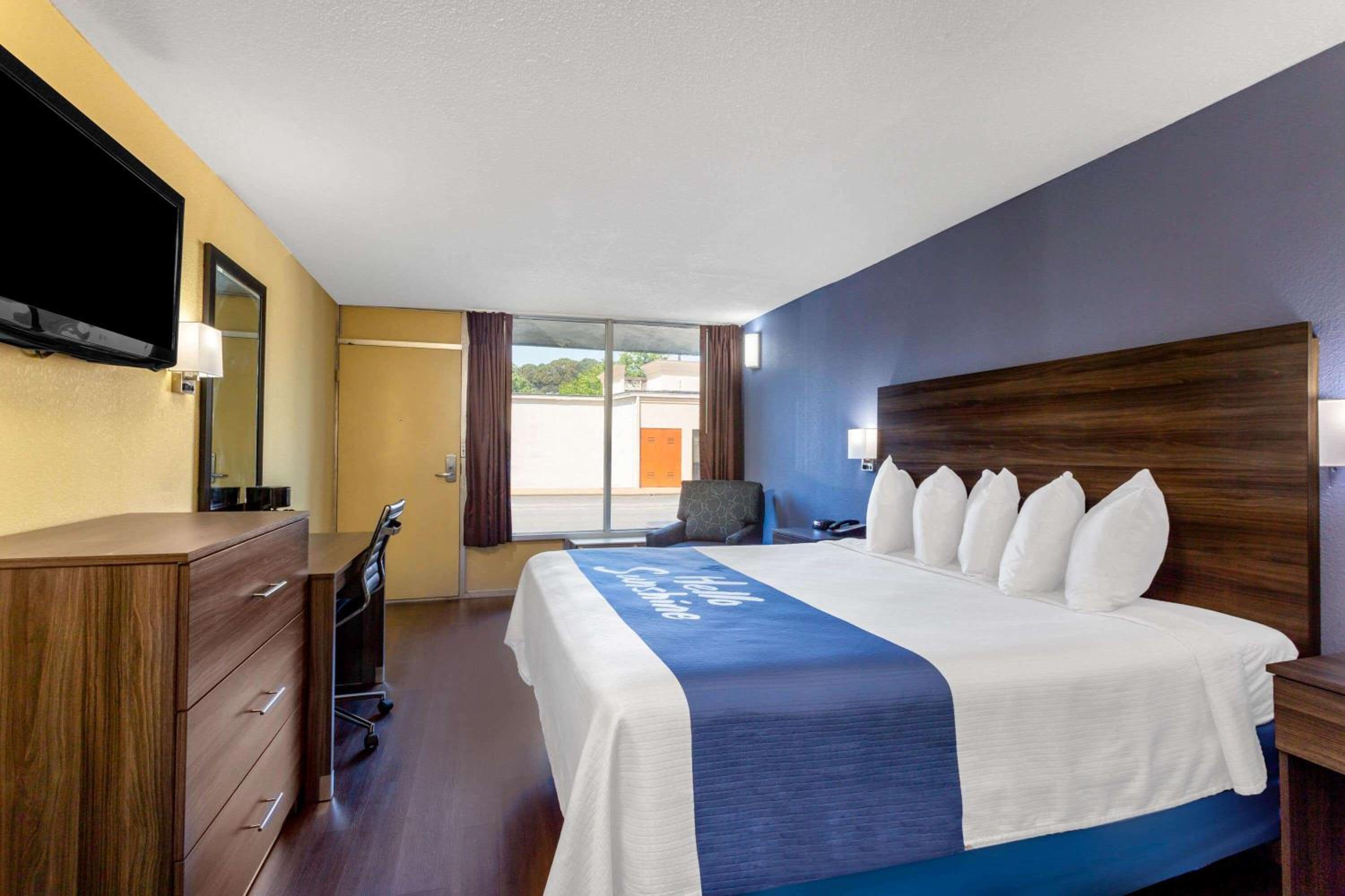 King Room - Non-Smoking photo 1