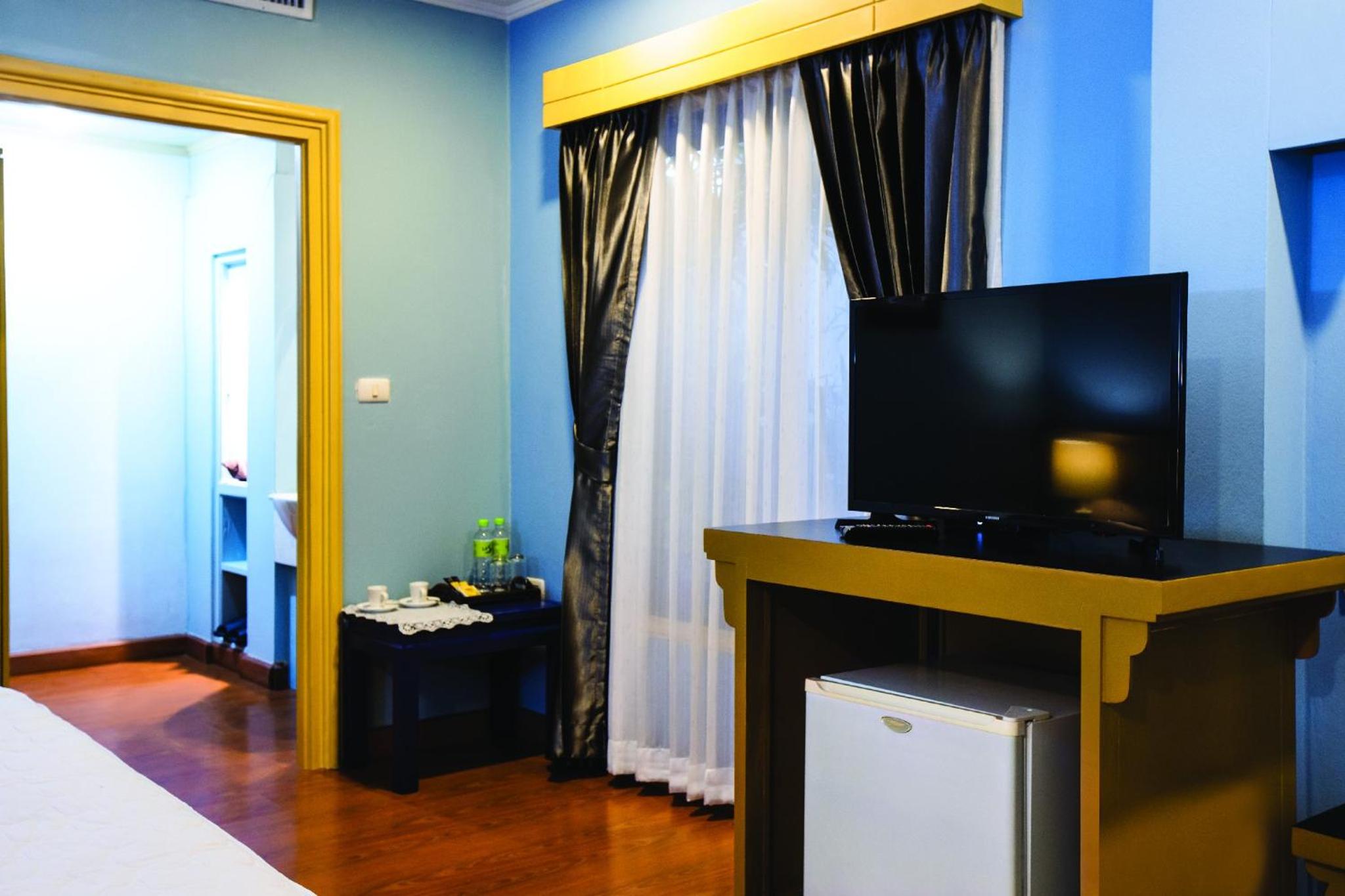 Two-Bedroom Suite - Photo 3