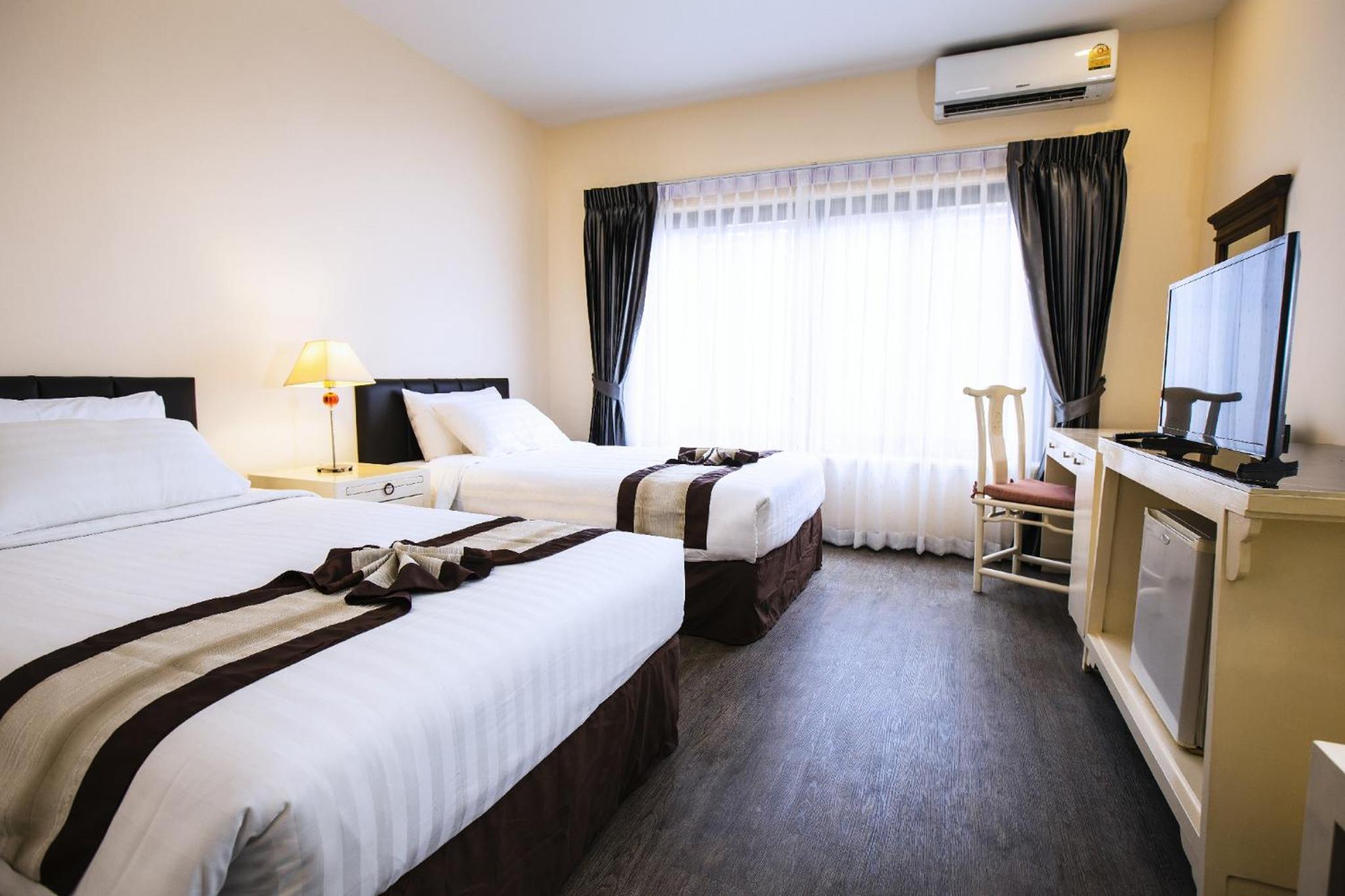 Superior Suite - Photo 11