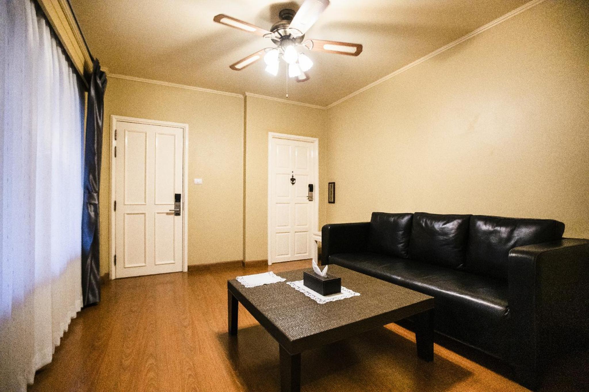 Two-Bedroom Suite - Photo 4