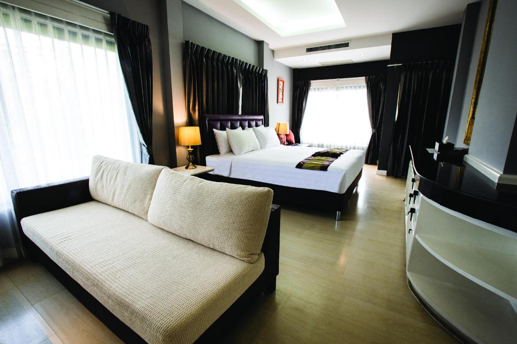 Three-Bedroom Suite - Photo 9