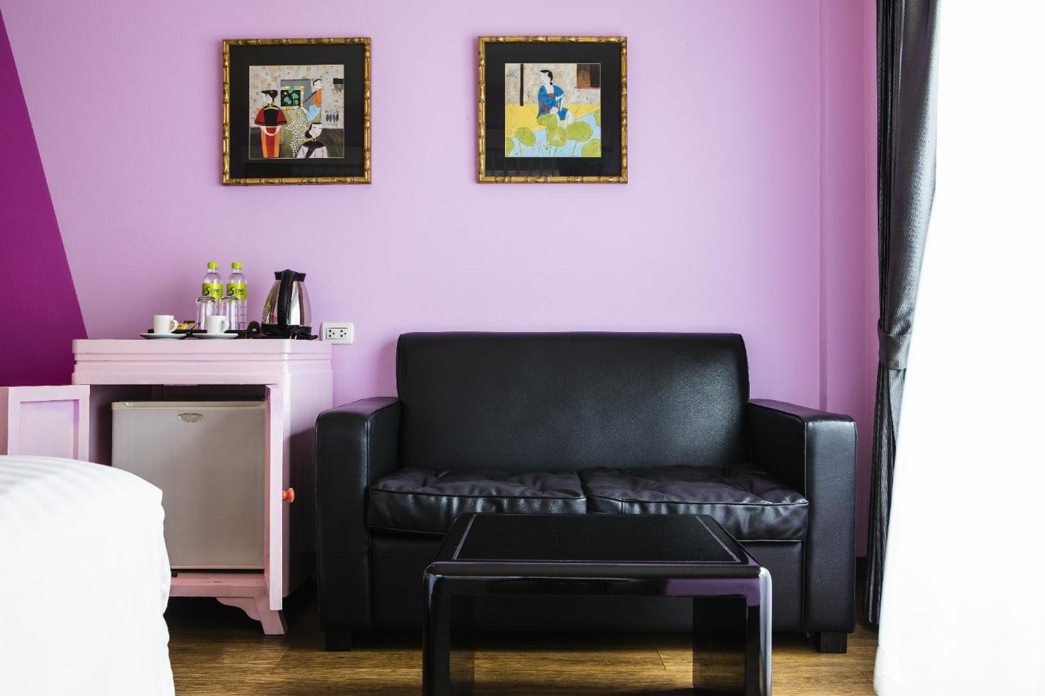 Deluxe King Suite - Photo 5