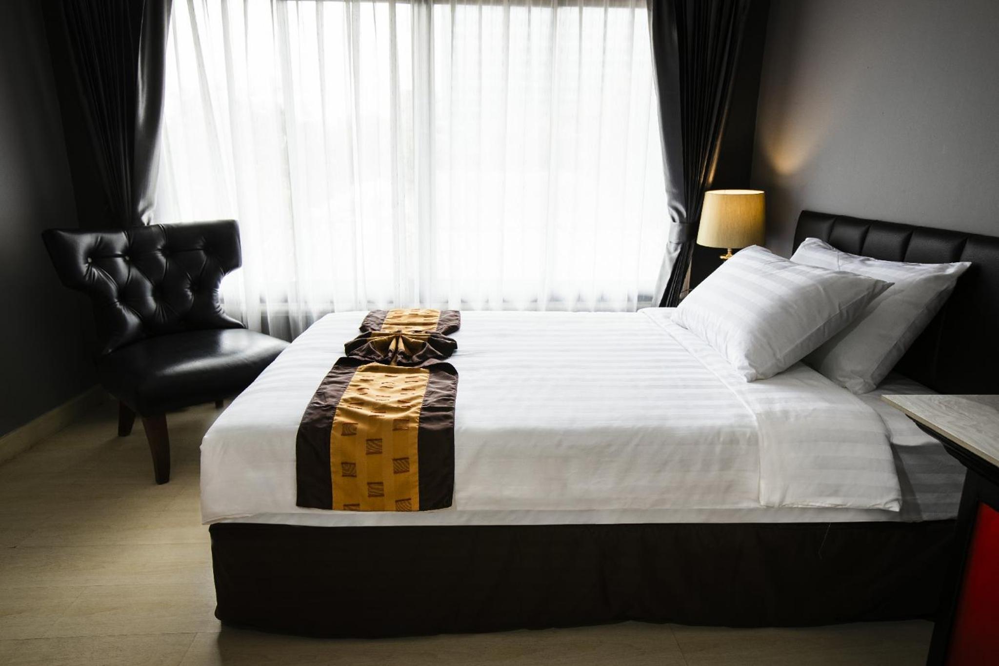 Three-Bedroom Suite - Photo 10