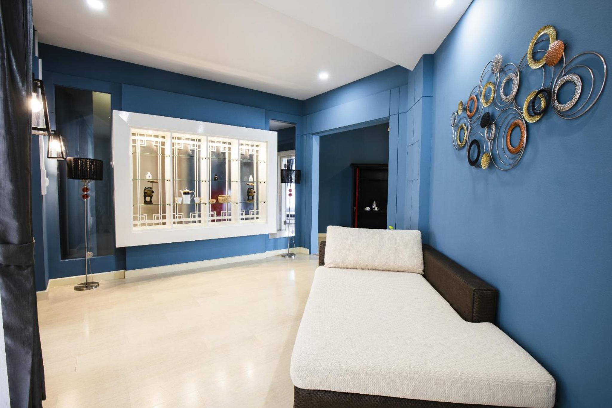 Three-Bedroom Suite - Photo 8