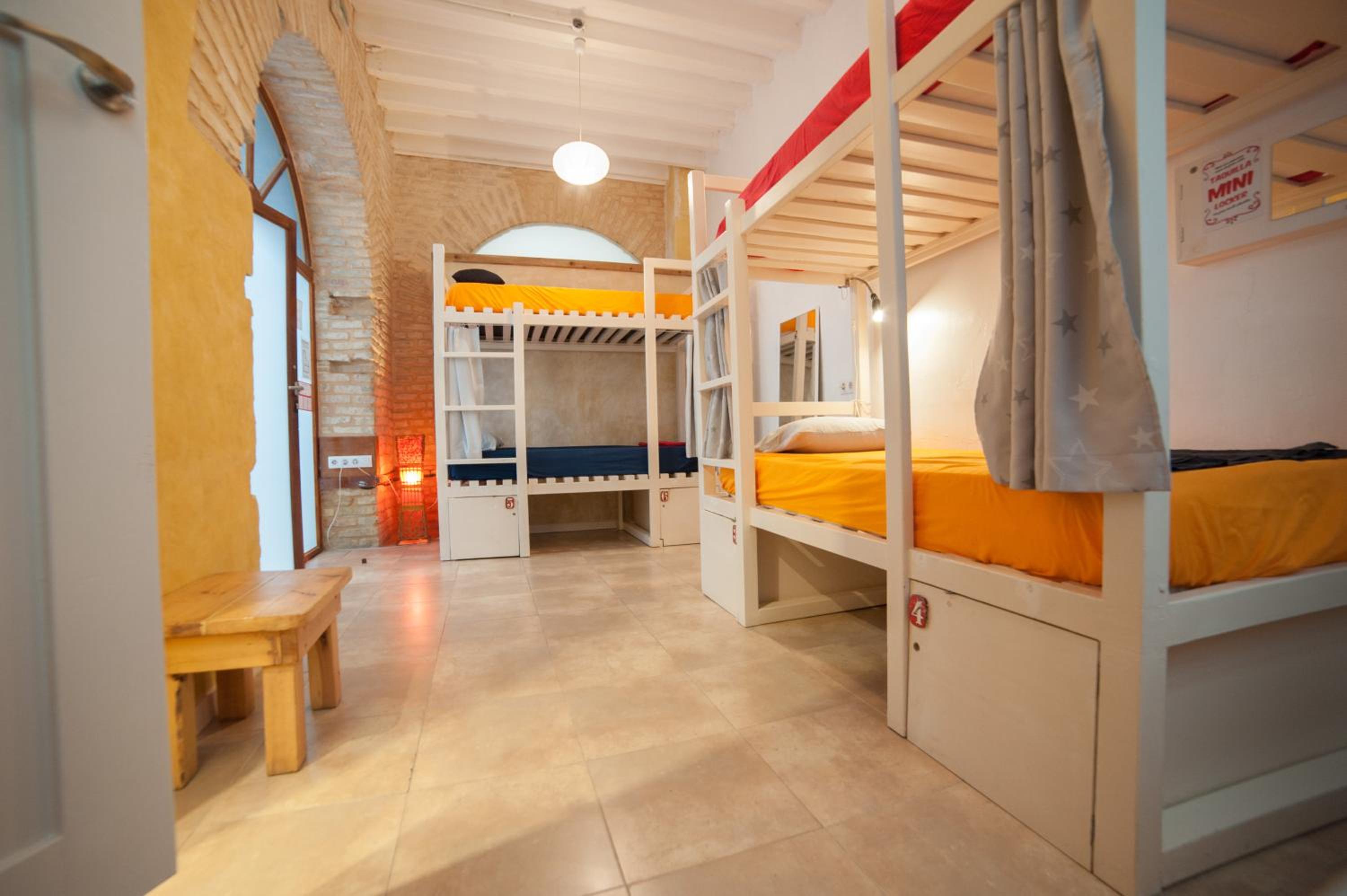 Bed in 5-Bed Mixed Dormitory Room with en-suite Bathroom photo 2
