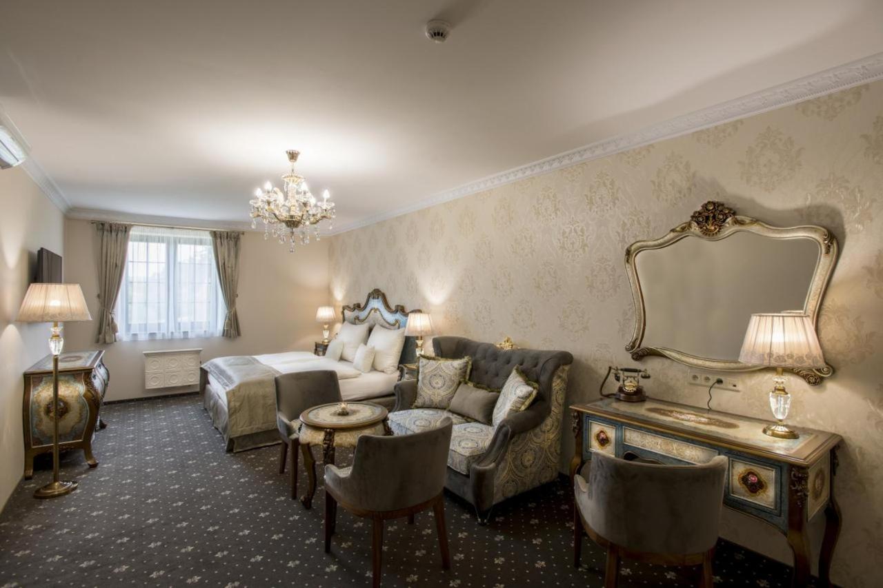 Superior King Suite photo 1
