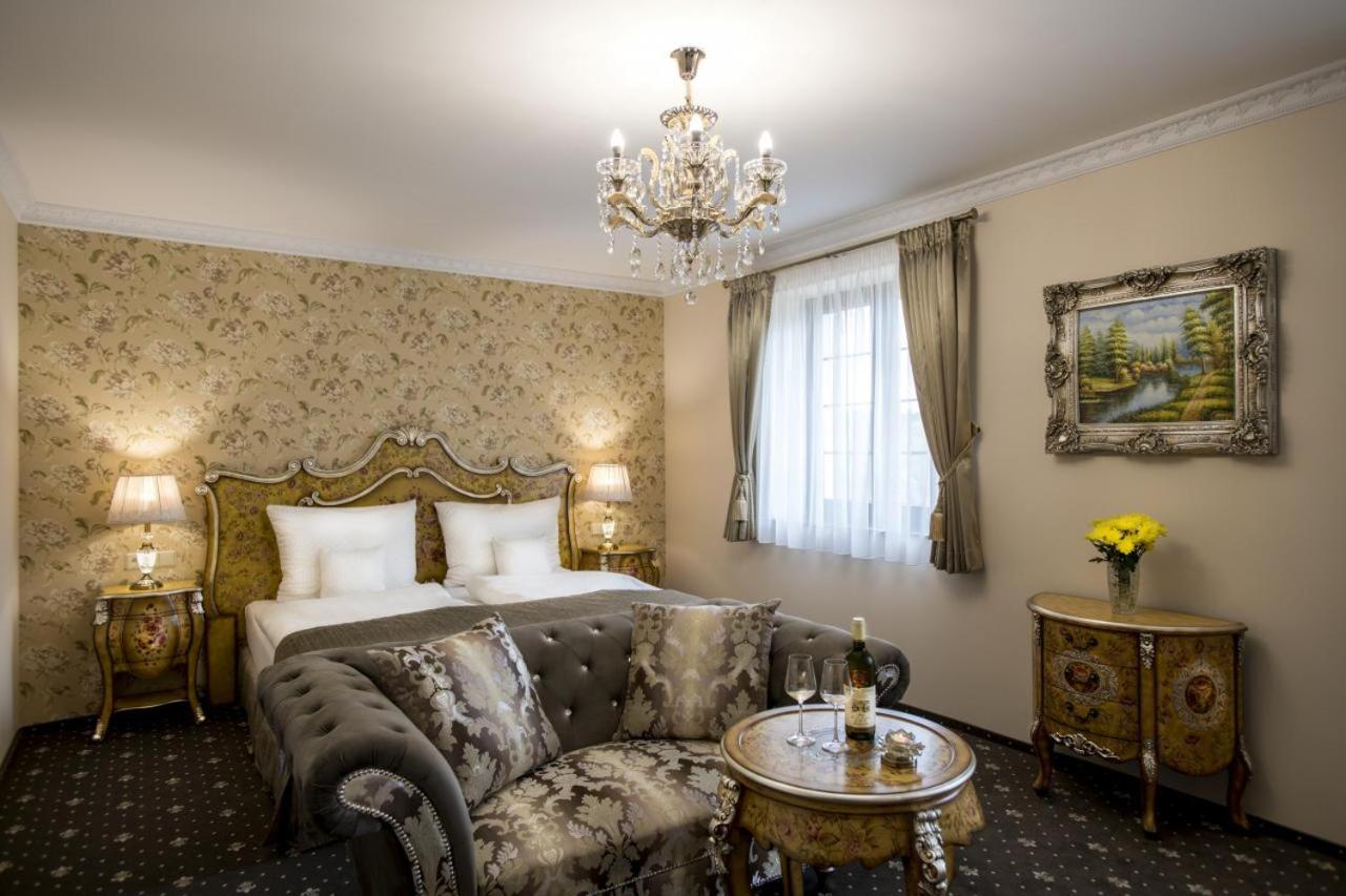 Deluxe King Room - Photo 1