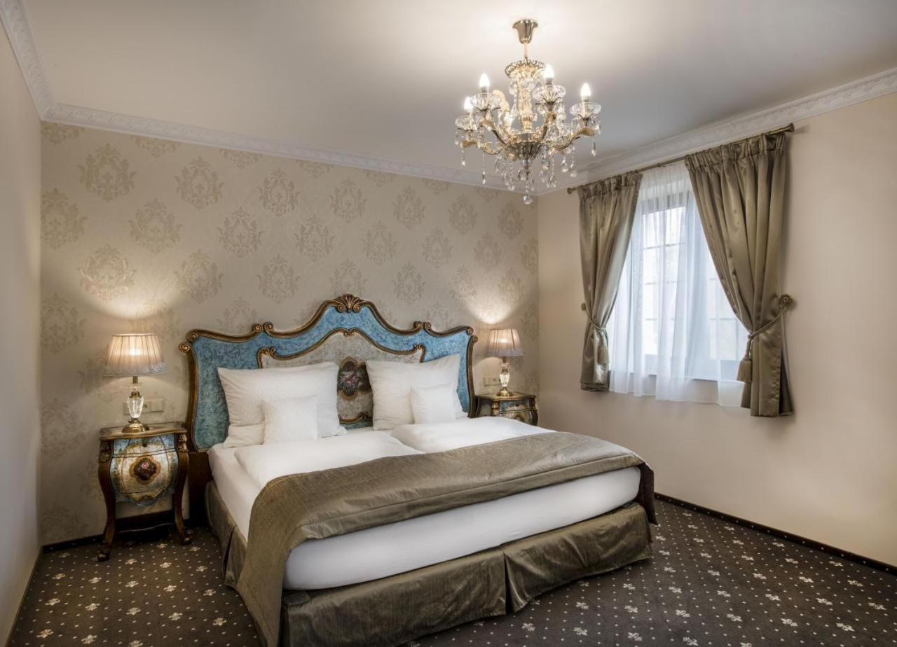 Deluxe King Suite - Photo 3