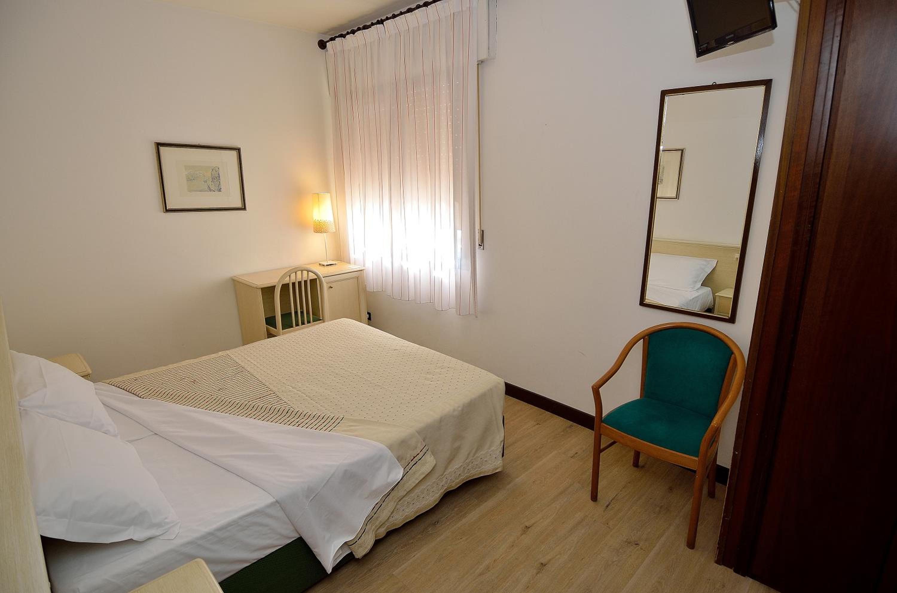 Economy Double Room photo 1