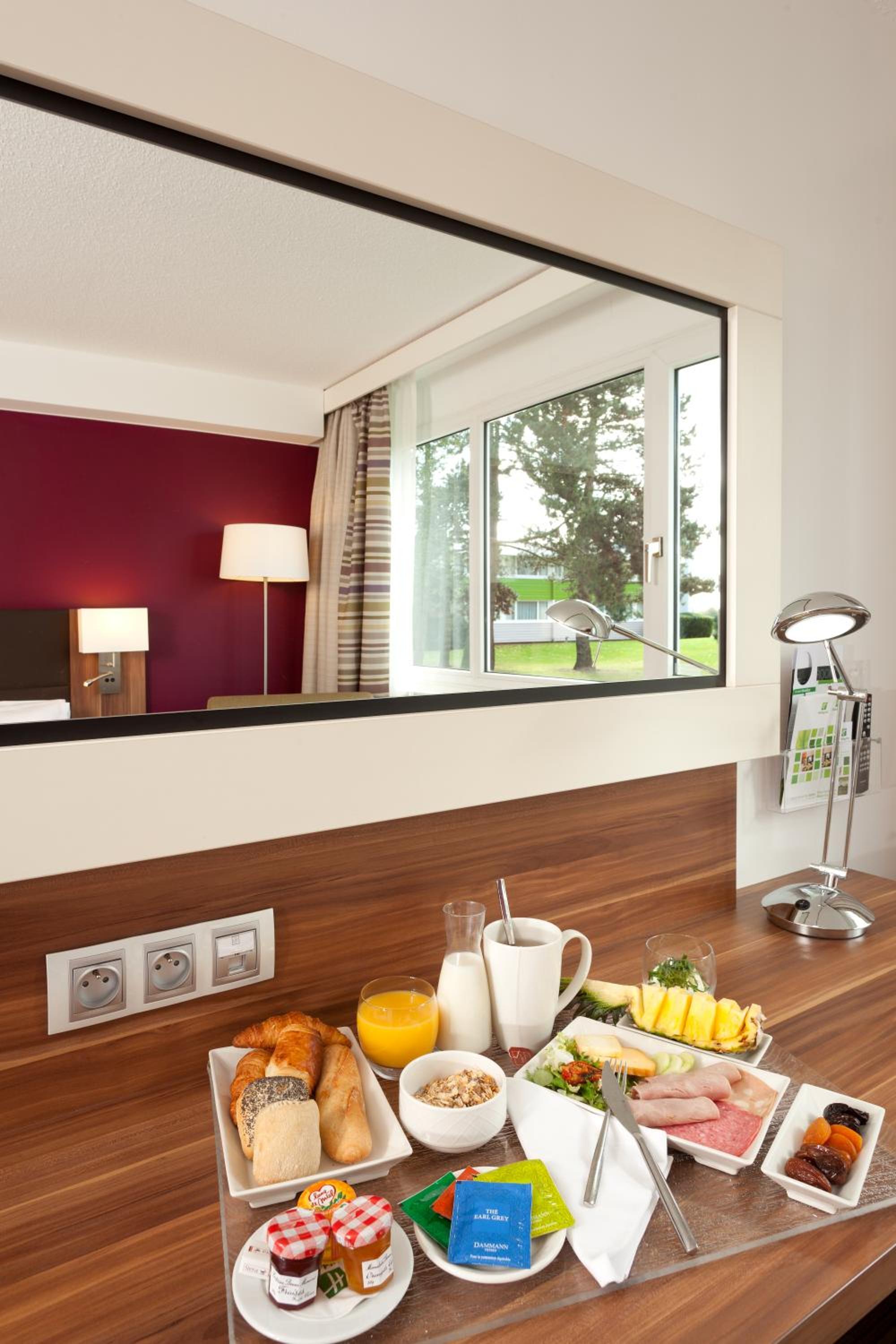 Twin Room with Sofa Bed - Non-Smoking - Photo 4