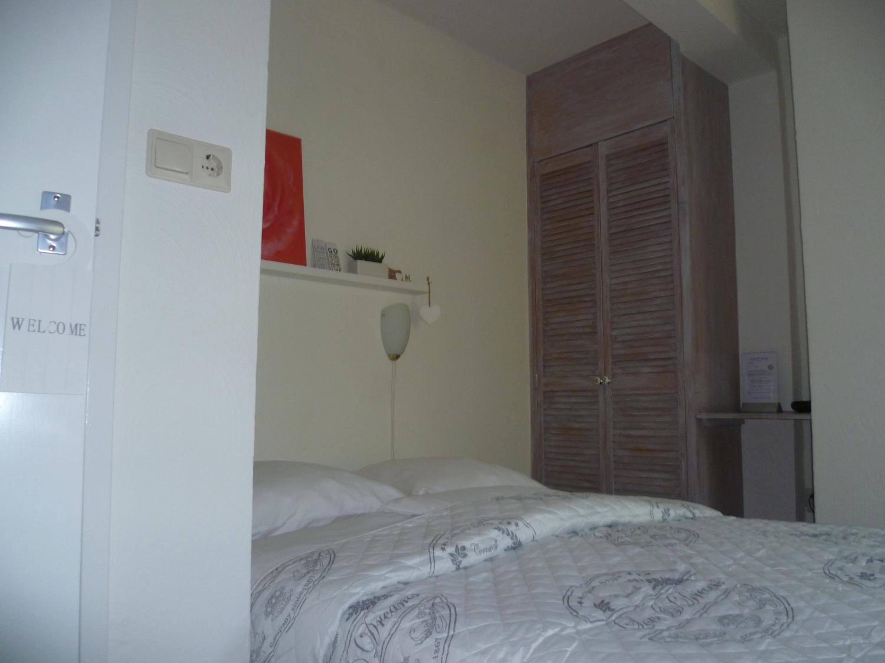 Small Twin Room photo 2