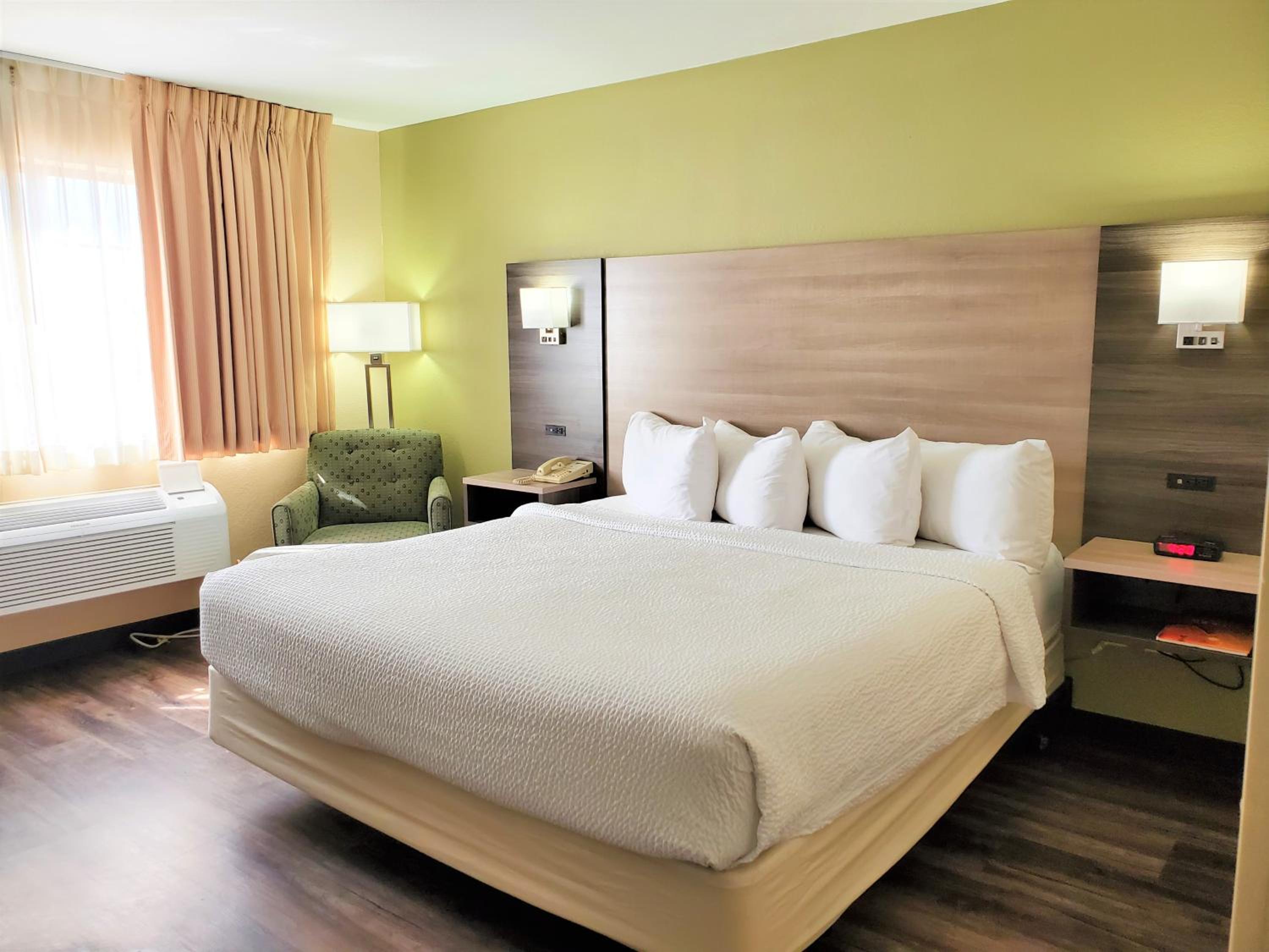 King Room - Disability Access/Non-Smoking - Photo 10