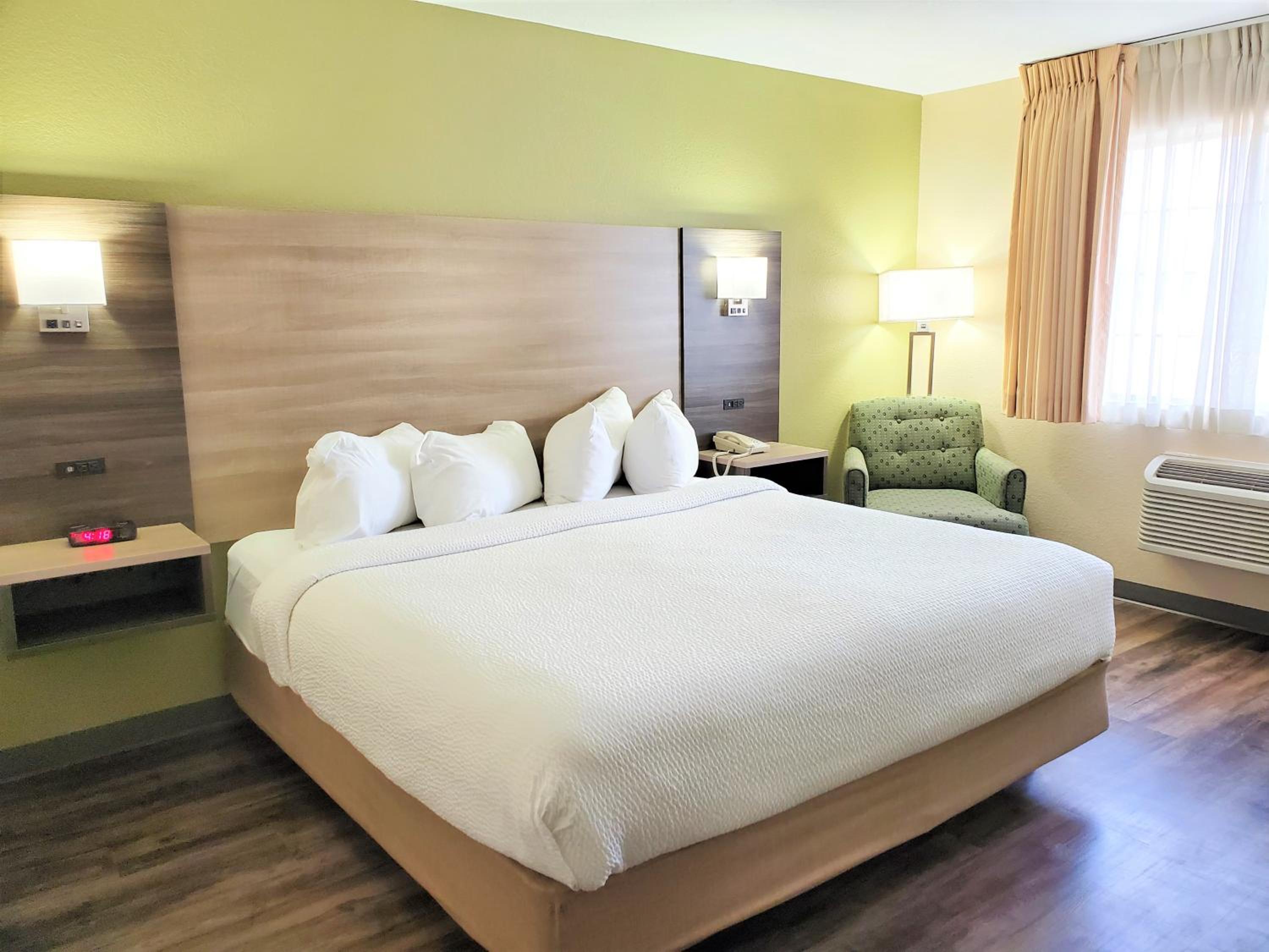 King Room - Disability Access/Non-Smoking - Photo 7