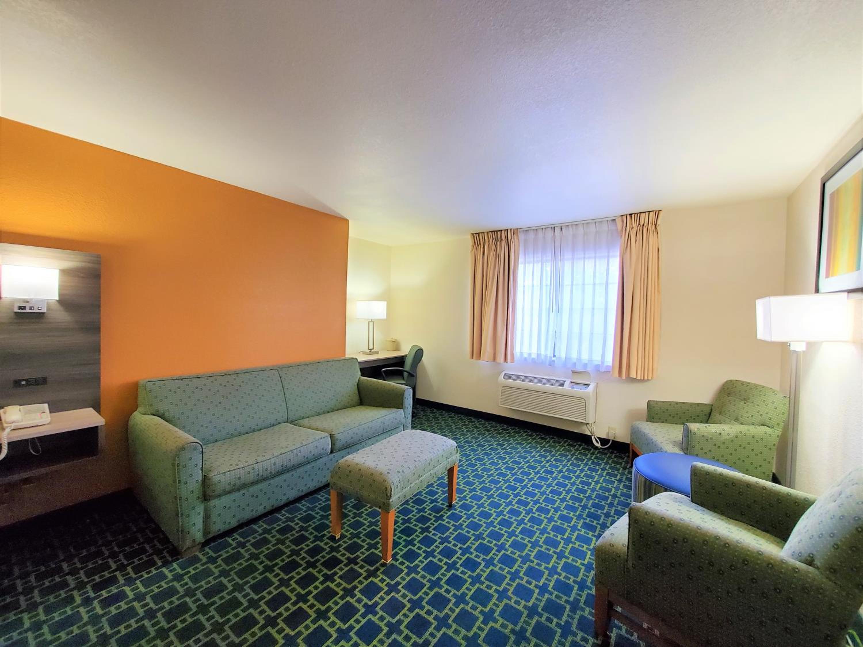 King Studio Suite - Non-Smoking - Photo 9