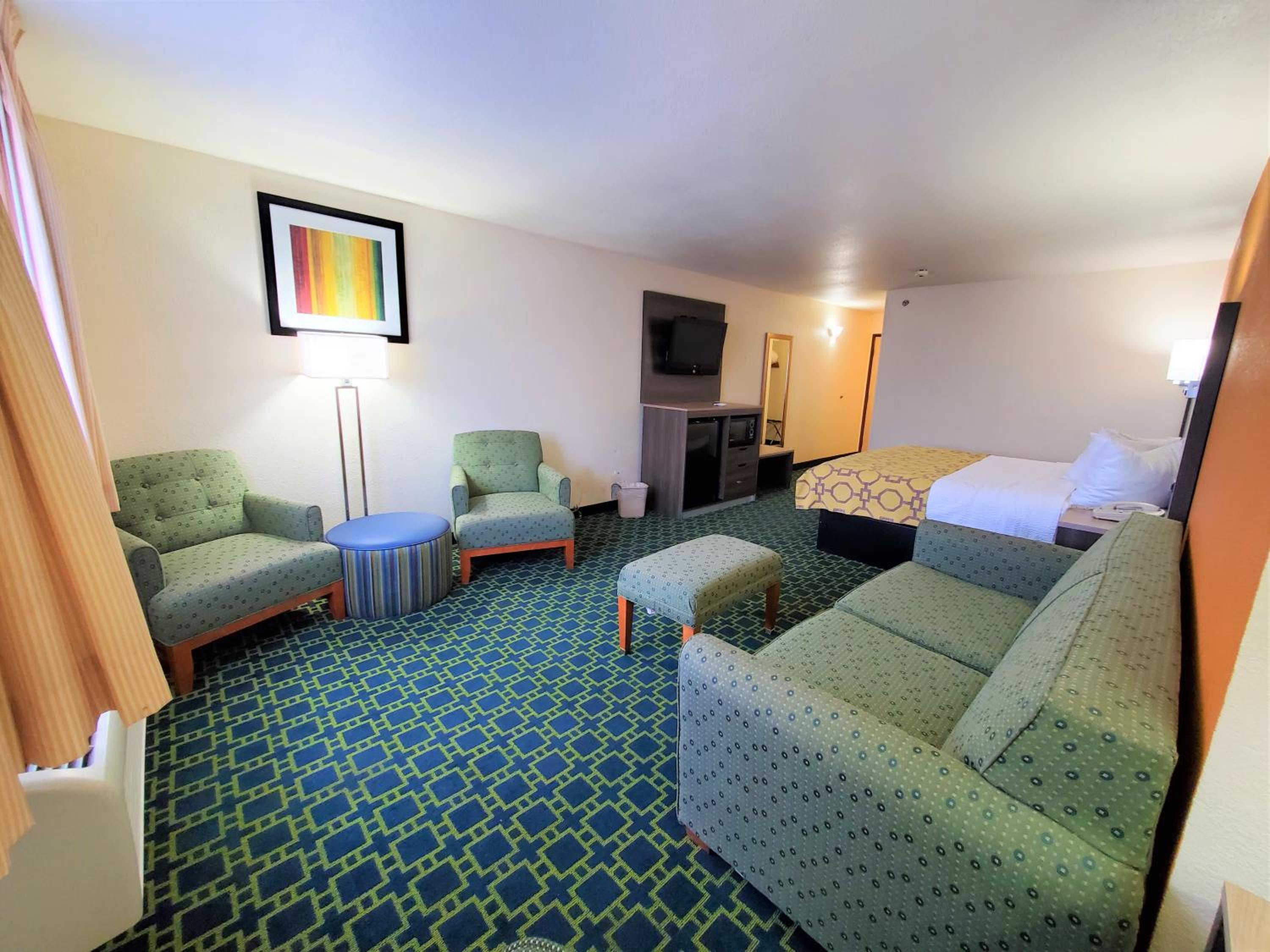 King Studio Suite - Non-Smoking - Photo 10