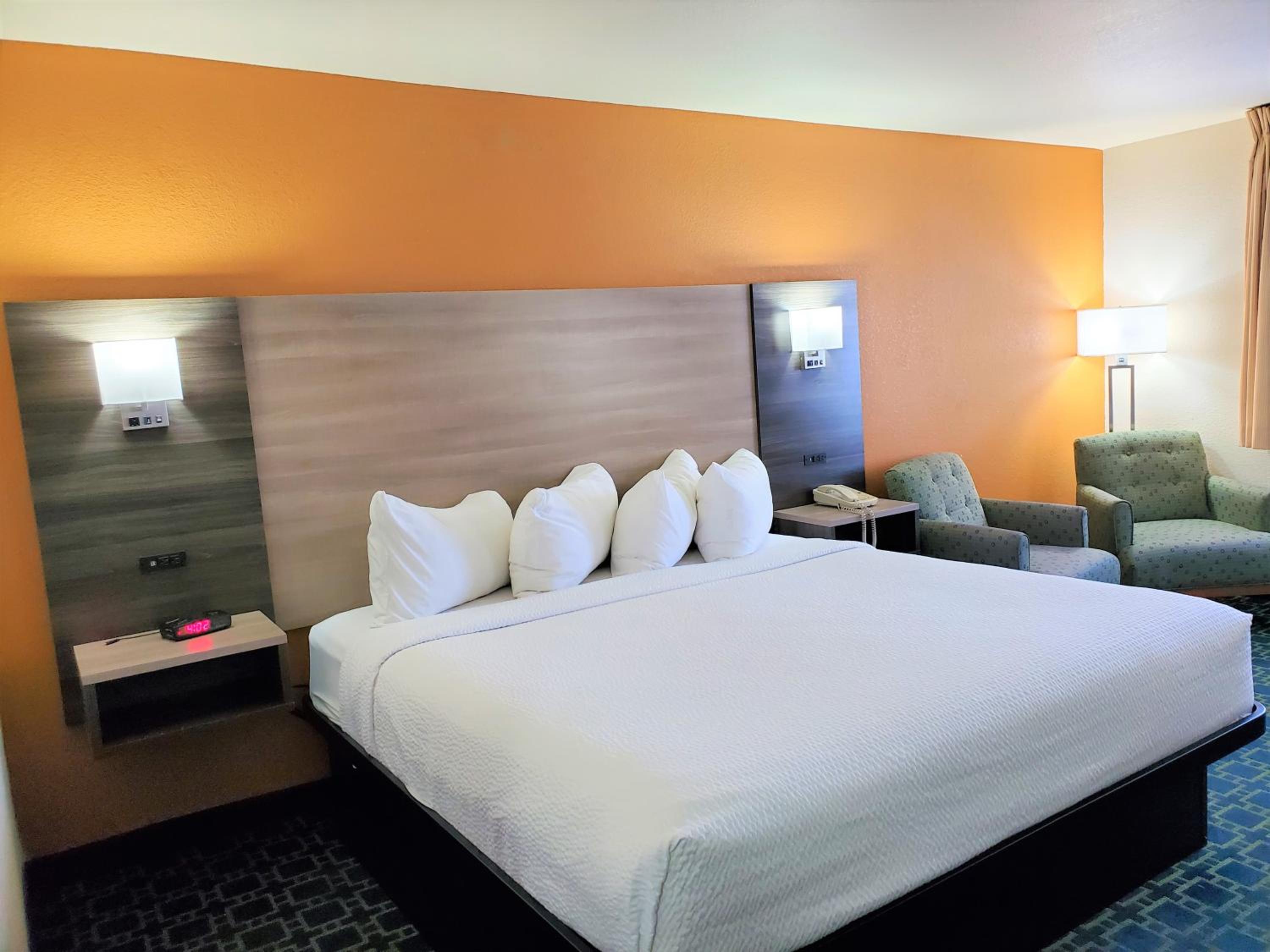 King Room - Non-Smoking - Photo 2
