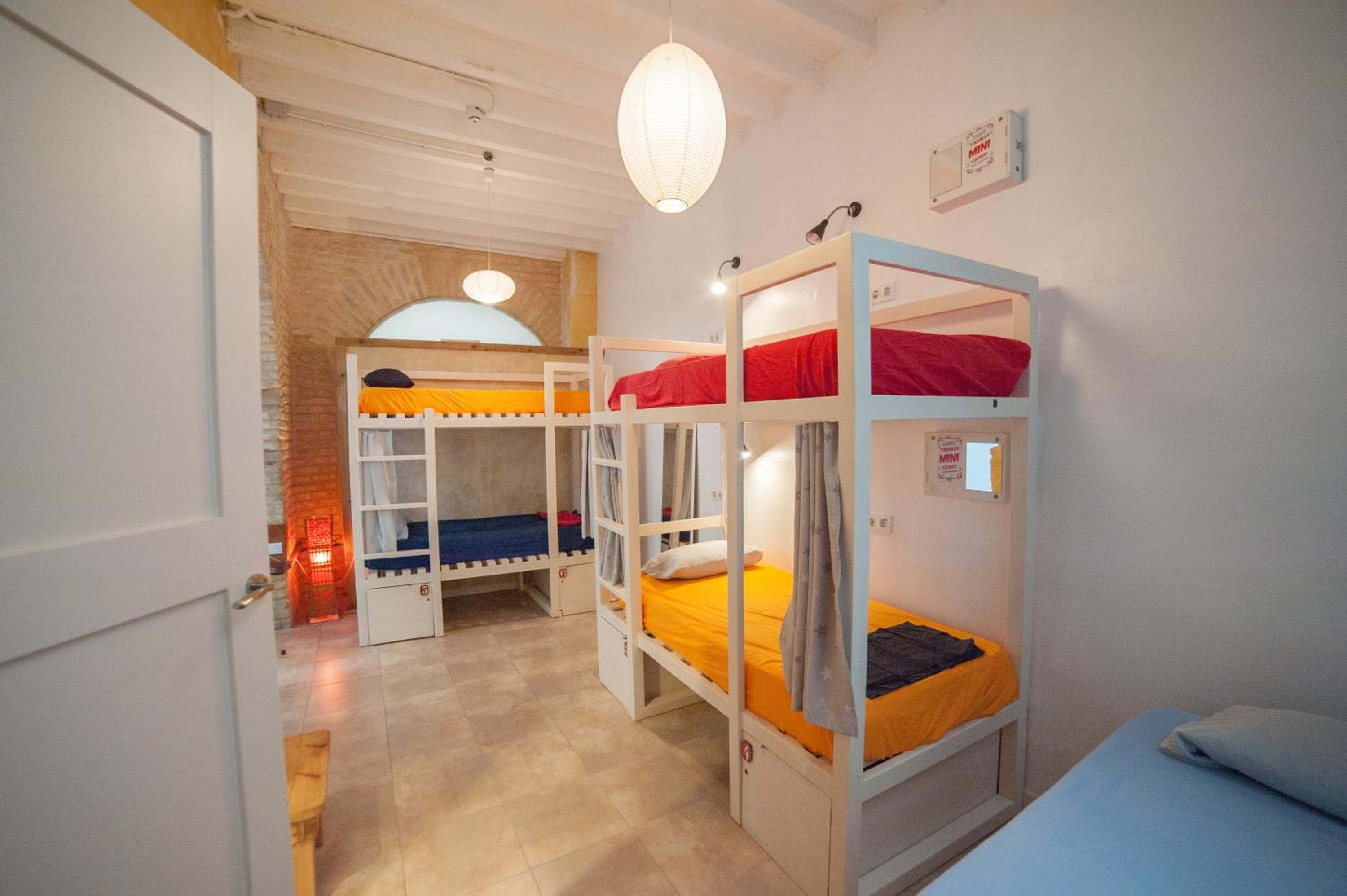 Cama en Dormitorio Mixto de 5 Camas con Baño Privado