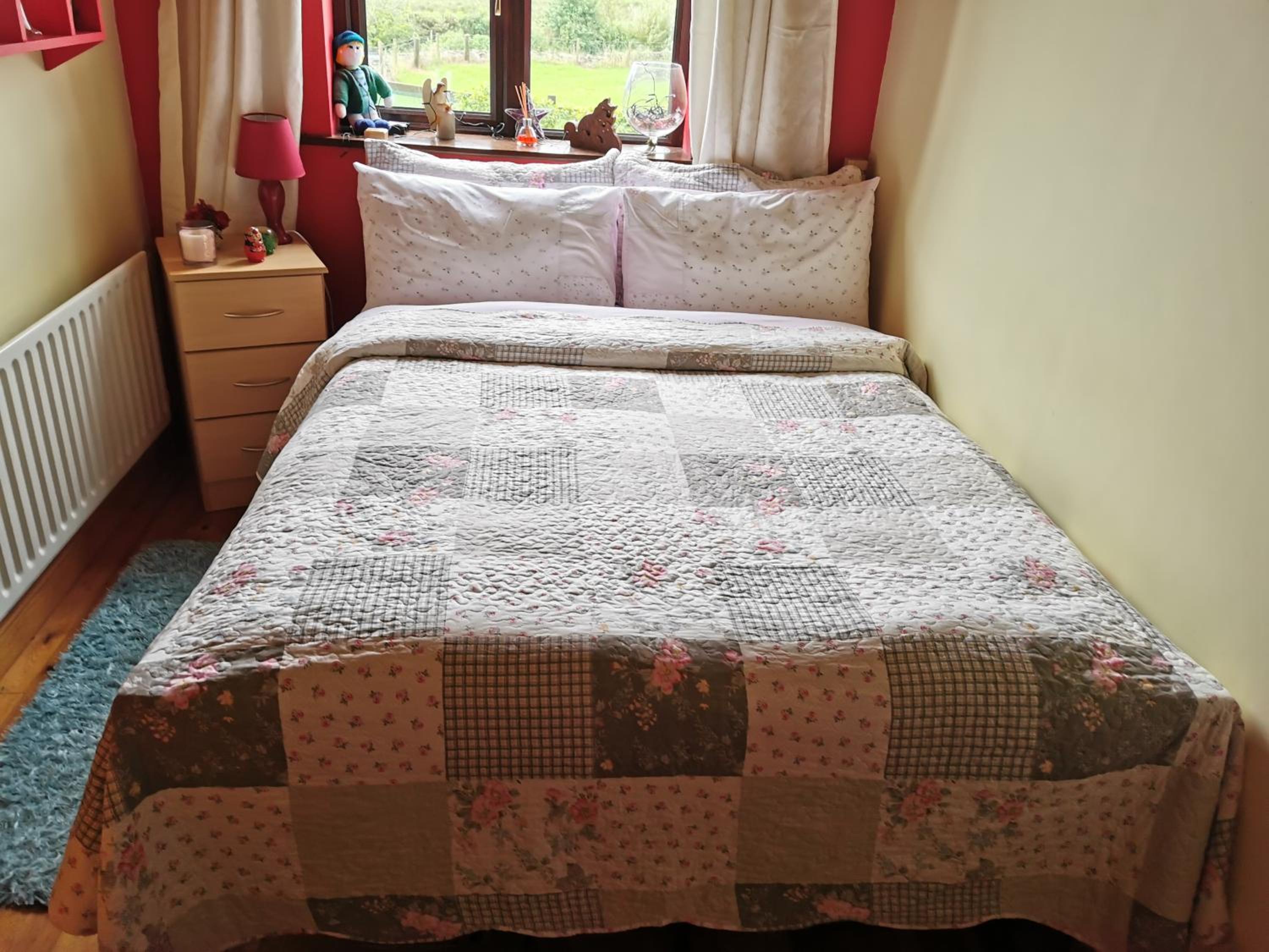 Queen Room photo 1