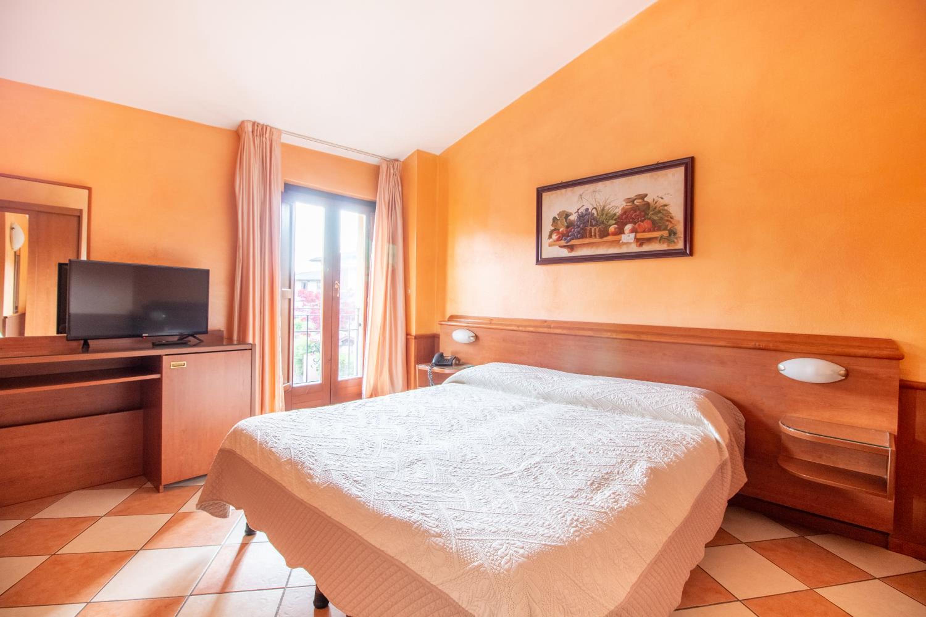 Double Room - Photo 3