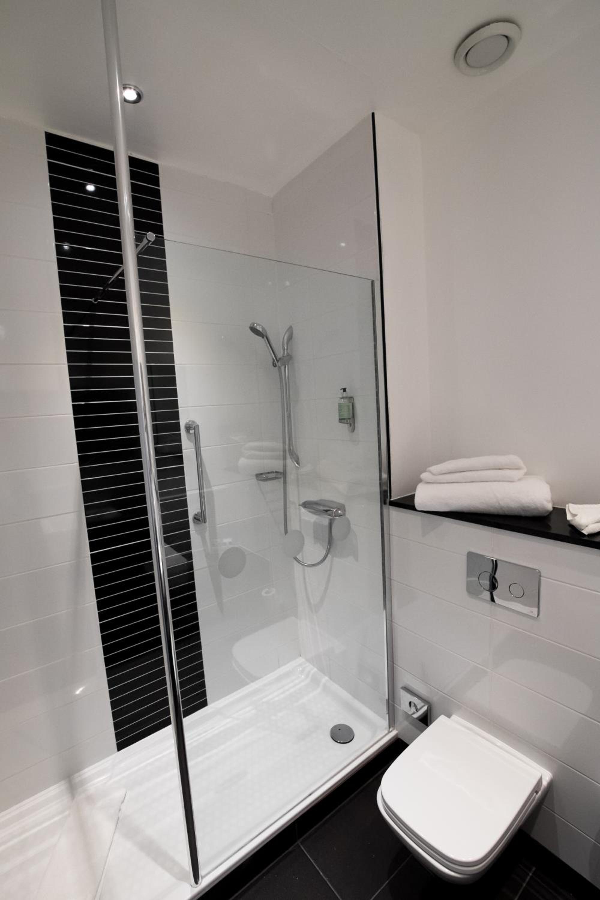 King Room - Non-Smoking - Photo 7