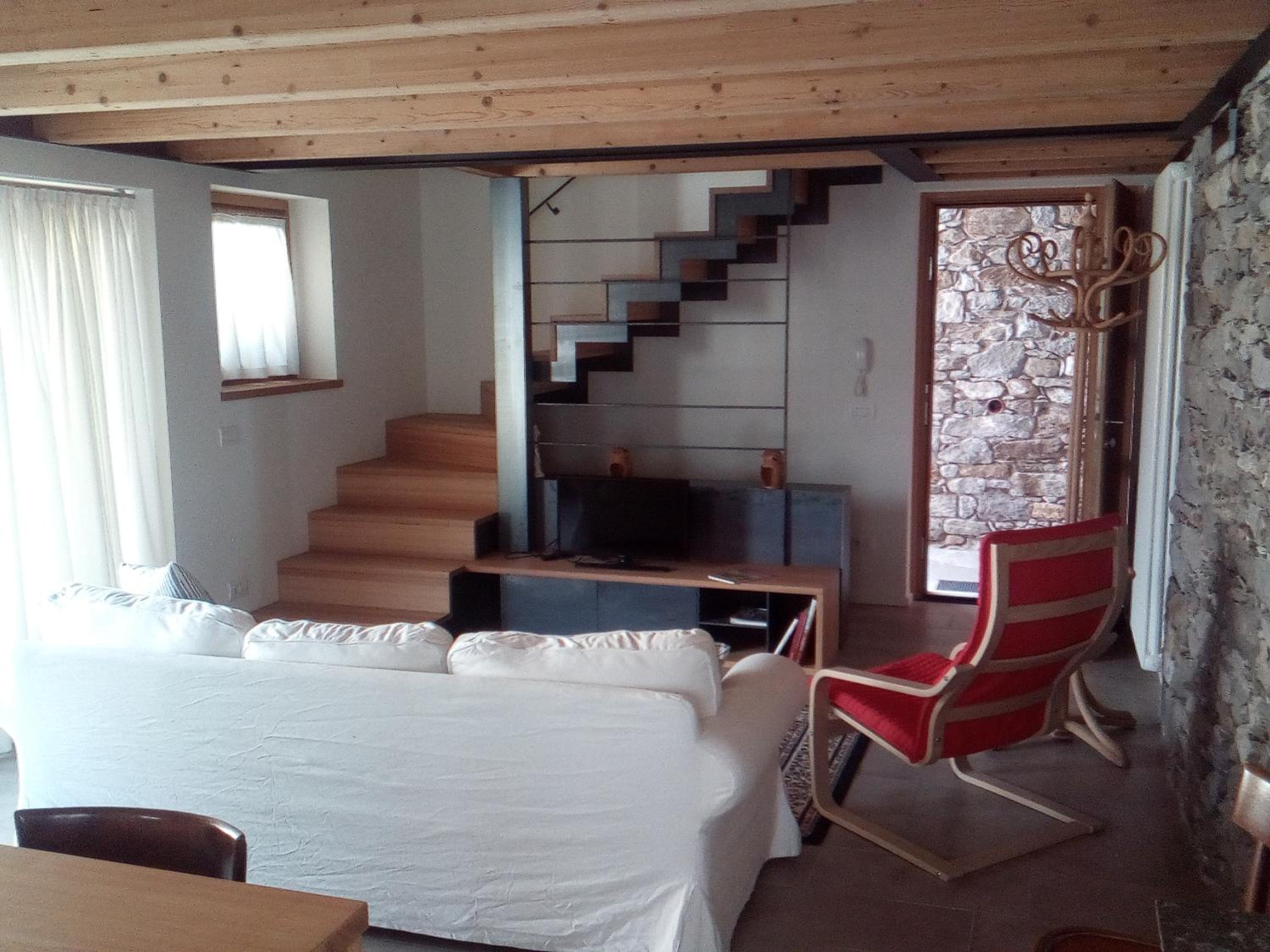 Queen Room with Balcony - Photo 12