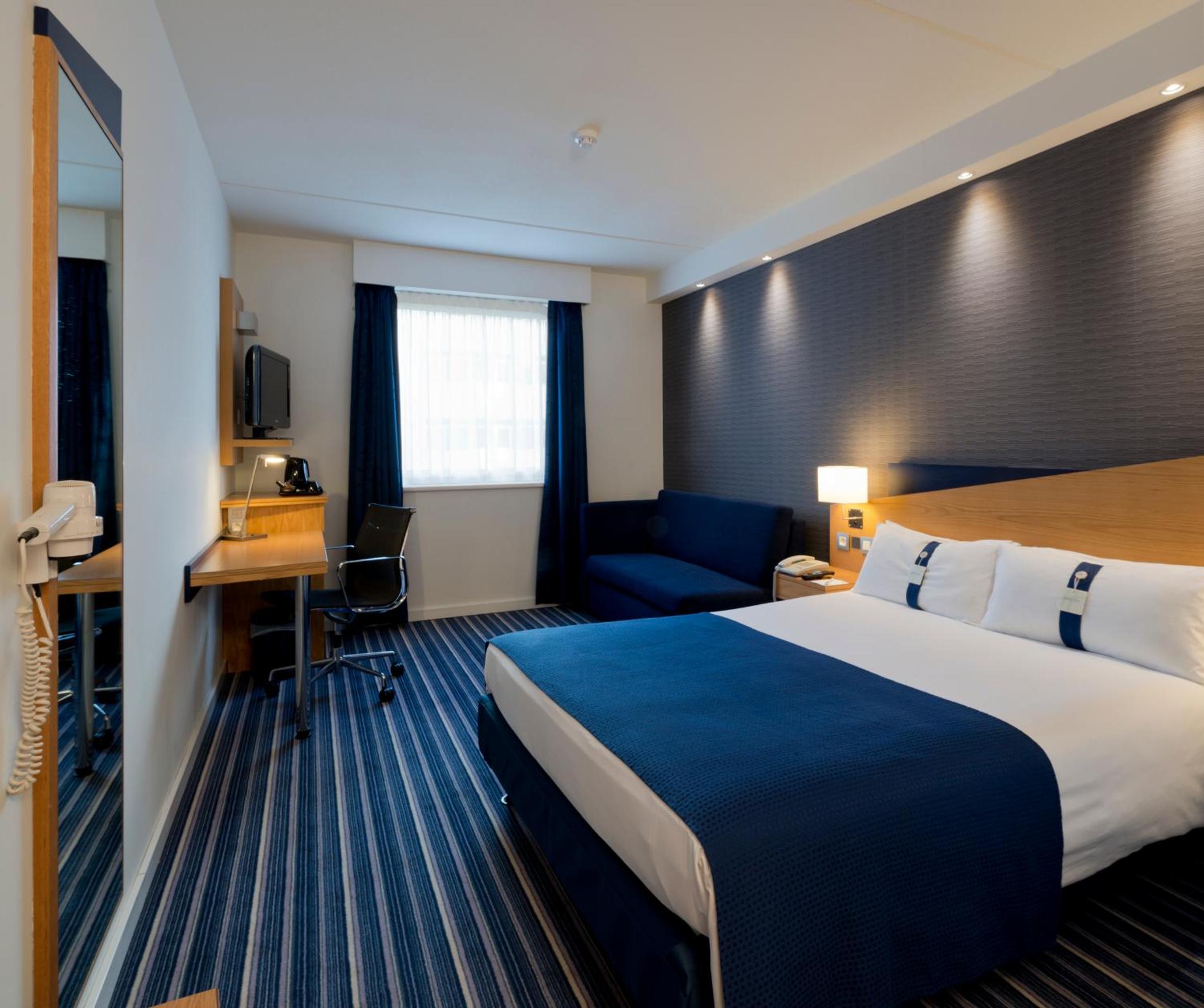 Standard Room with Free Breakfast - Photo 1