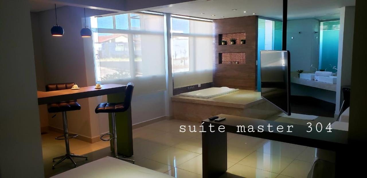 Suite with Hot Tub photo 3