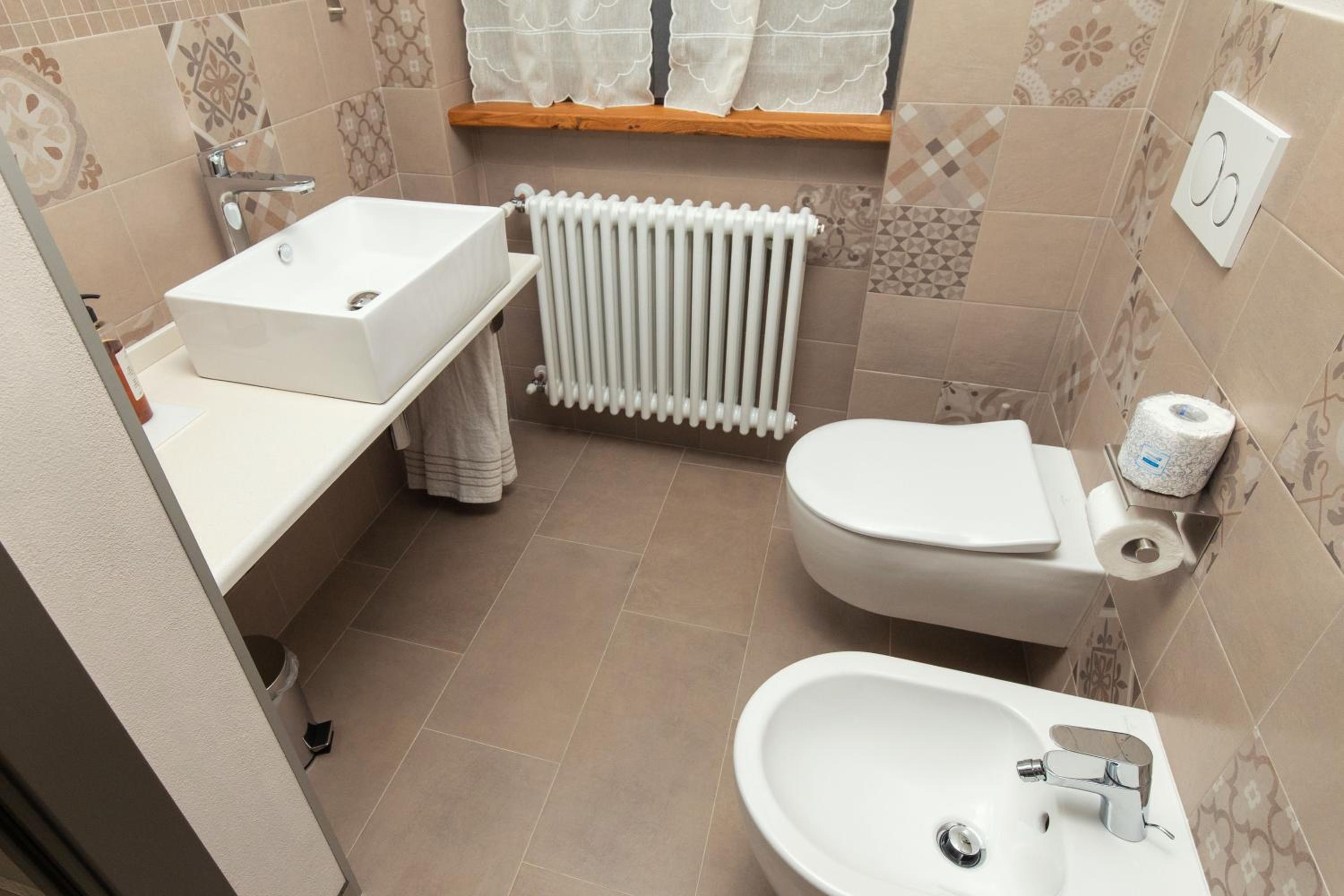 Double Room with Private Bathroom - Photo 6