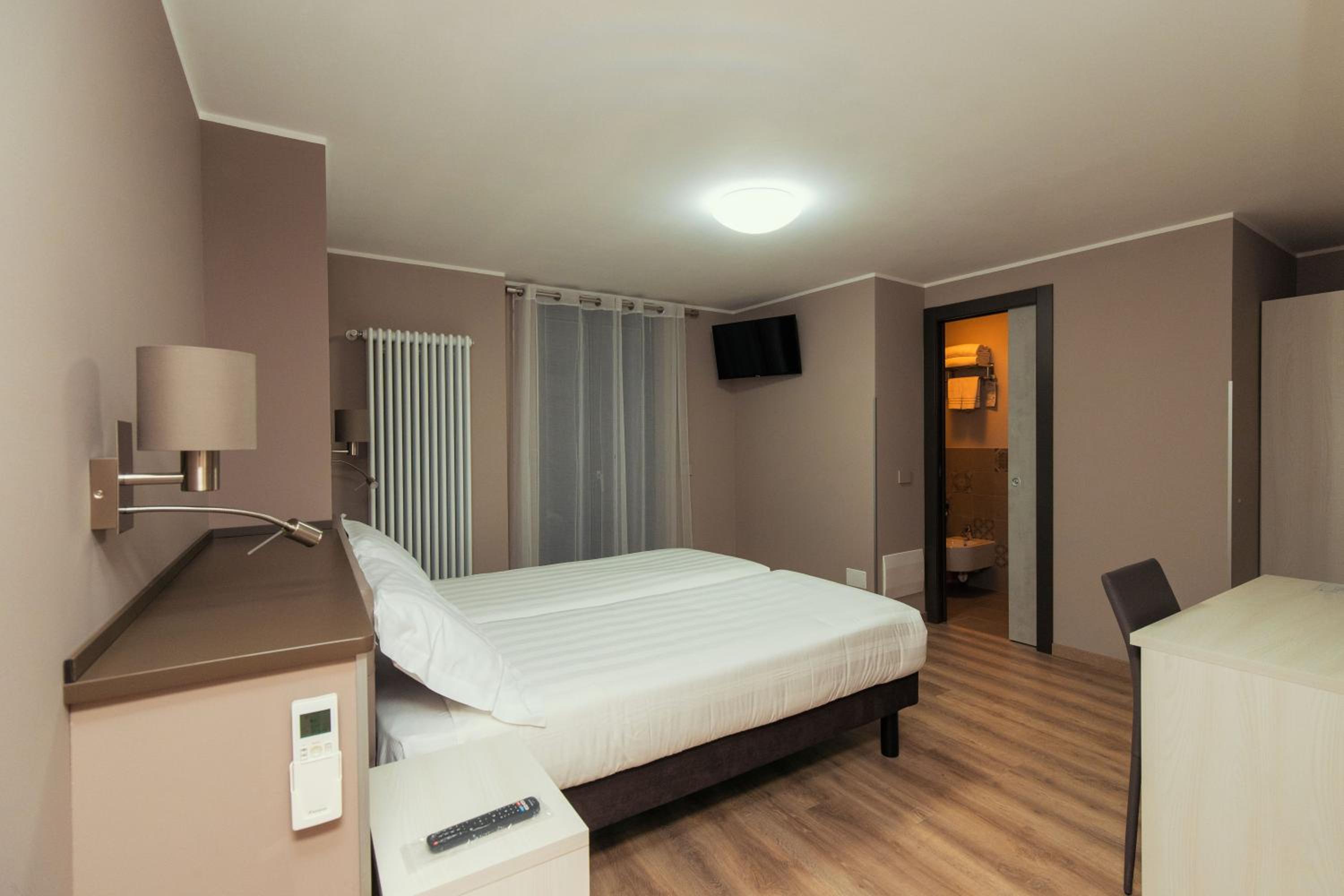 Double Room with Private Bathroom - Photo 5