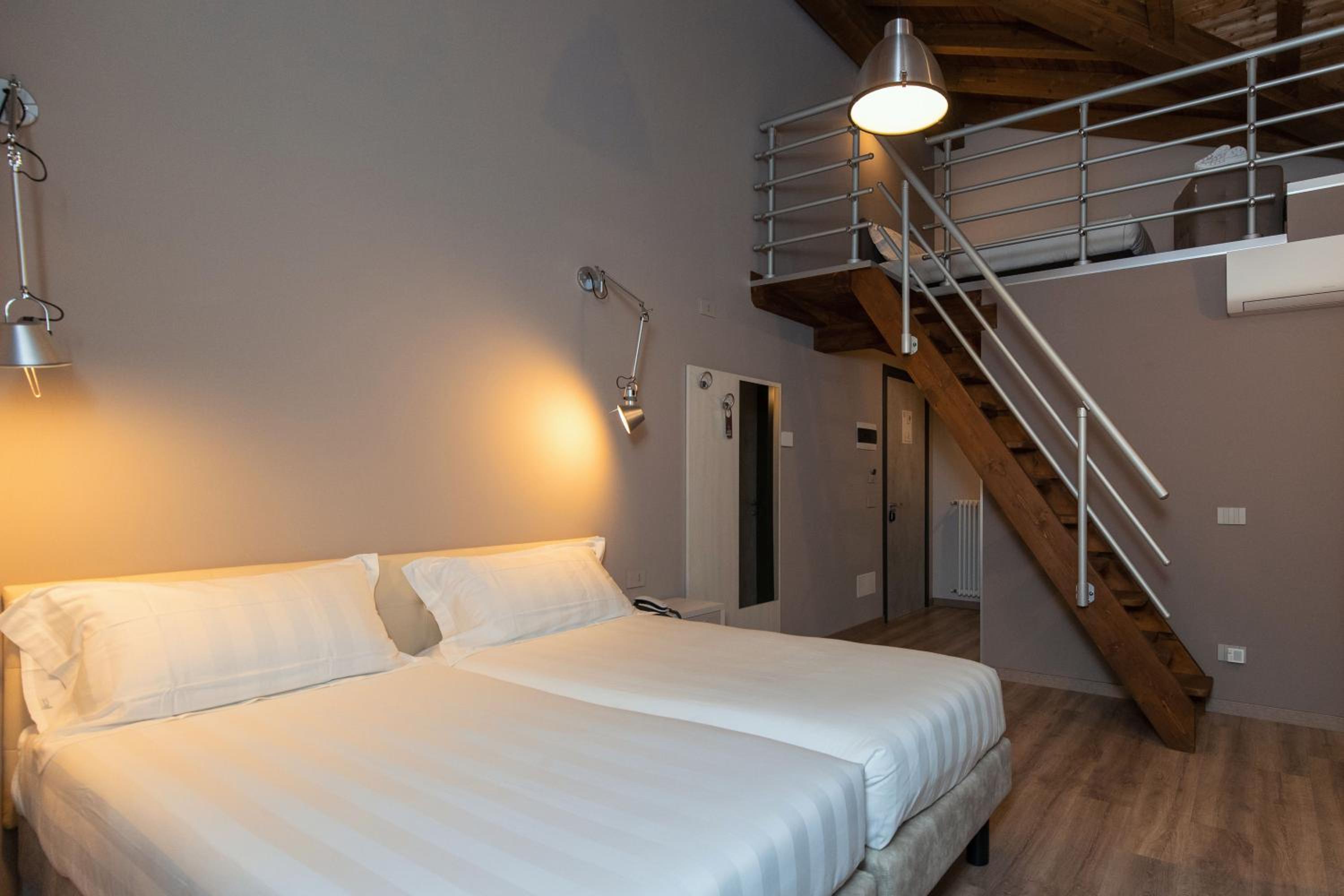 Triple Room with Private Bathroom - Photo 4