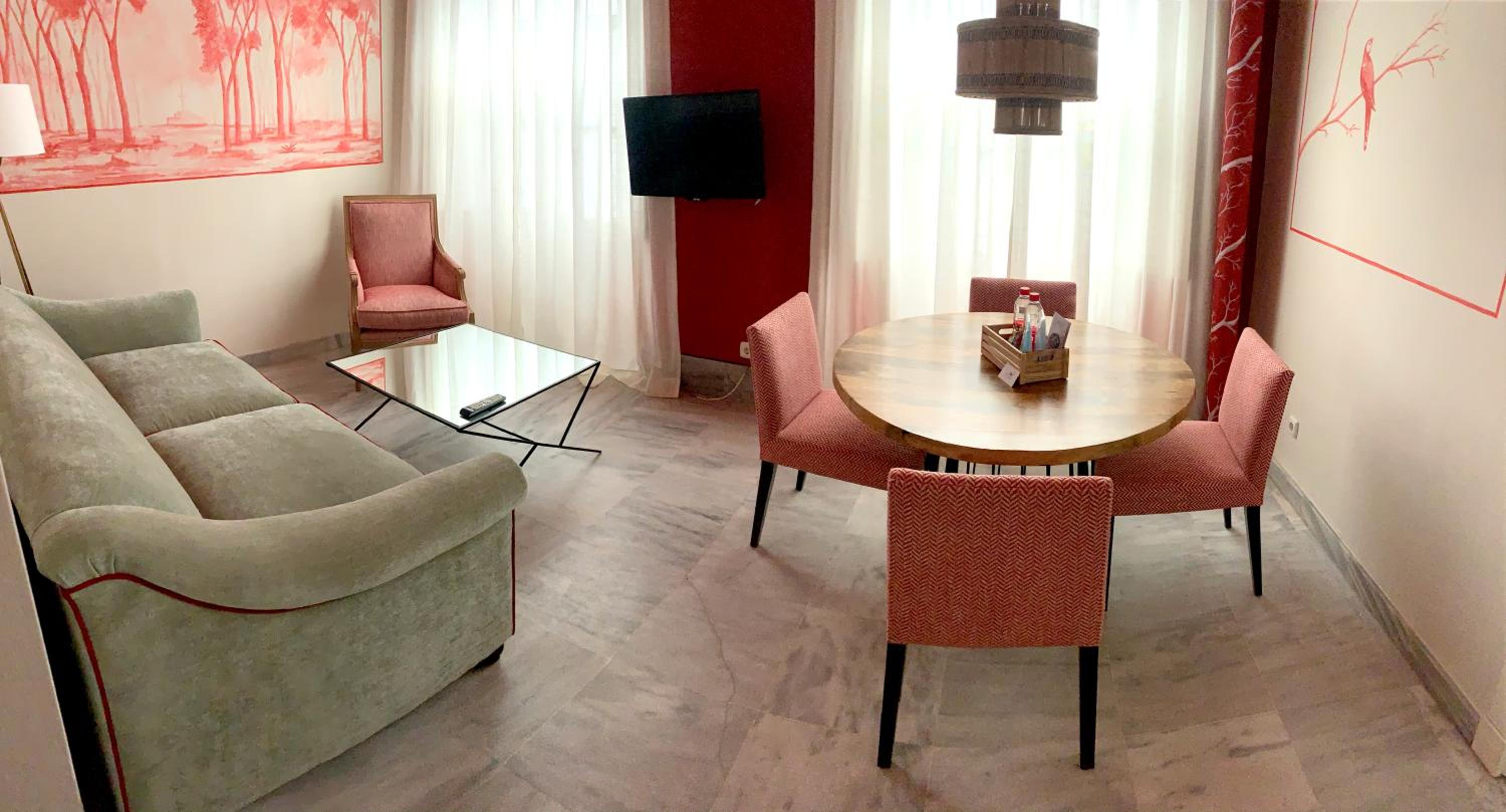 One-Bedroom Apartment - Photo 1