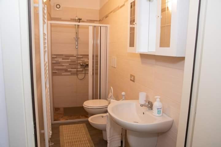 One-Bedroom House - Photo 38