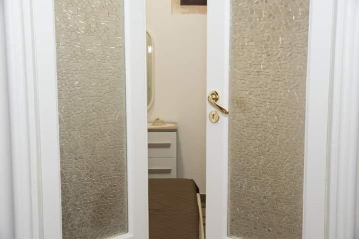 One-Bedroom House - Photo 34