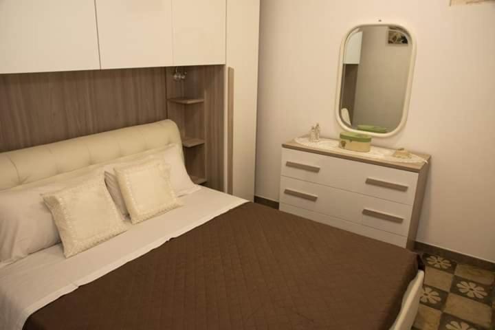 One-Bedroom House - Photo 33