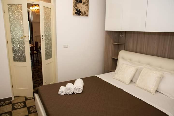 One-Bedroom House - Photo 29