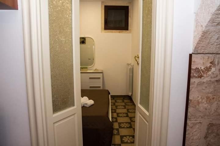 One-Bedroom House - Photo 26