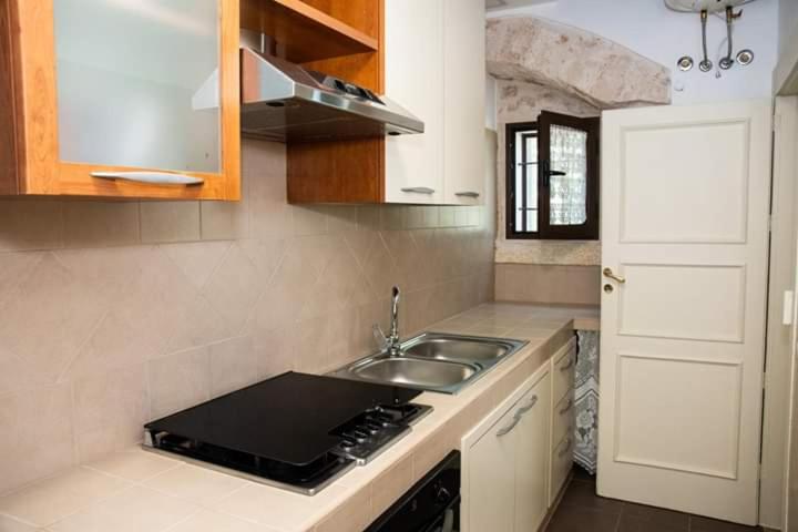 One-Bedroom House - Photo 5