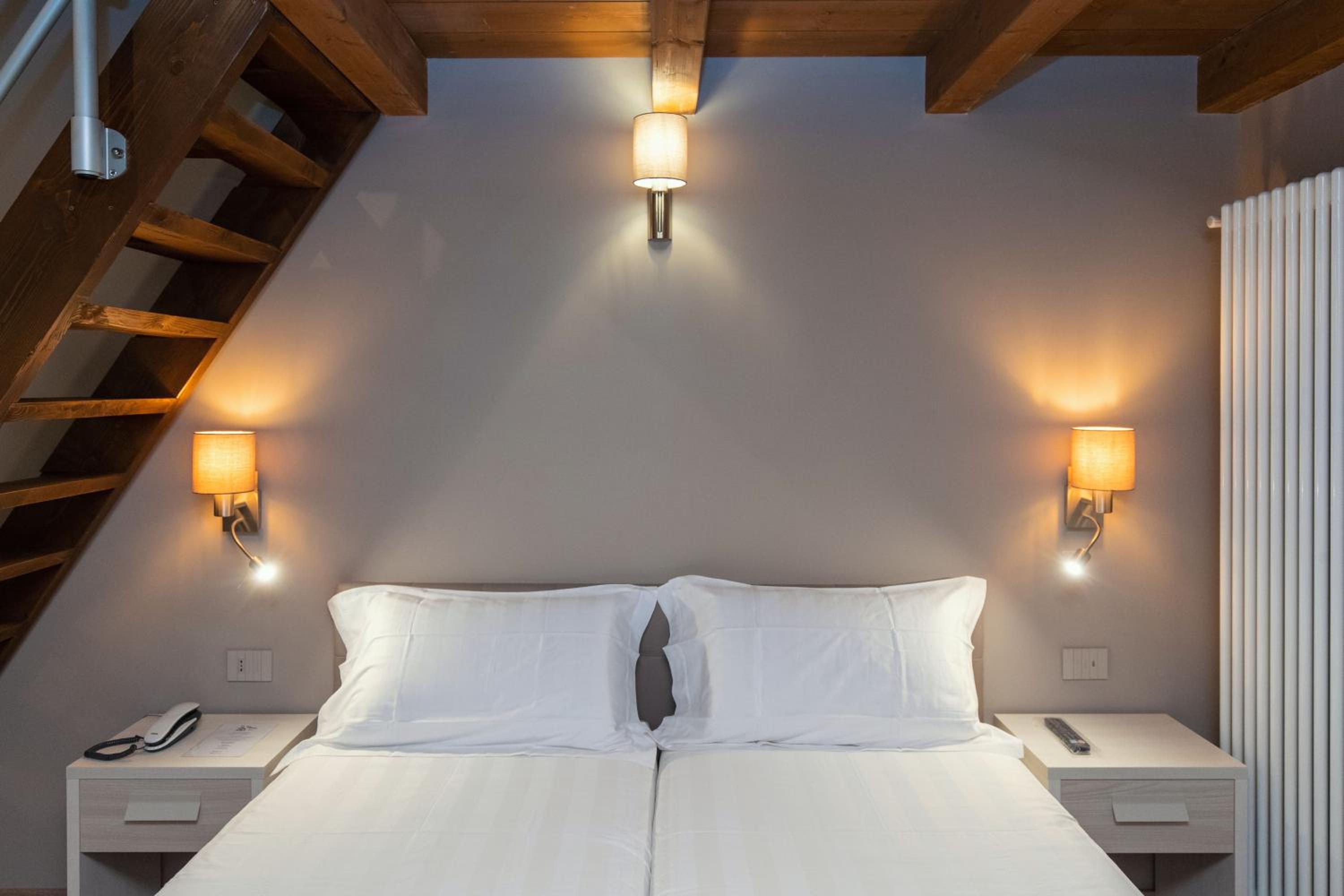 Quadruple Room with Private Bathroom - Photo 1