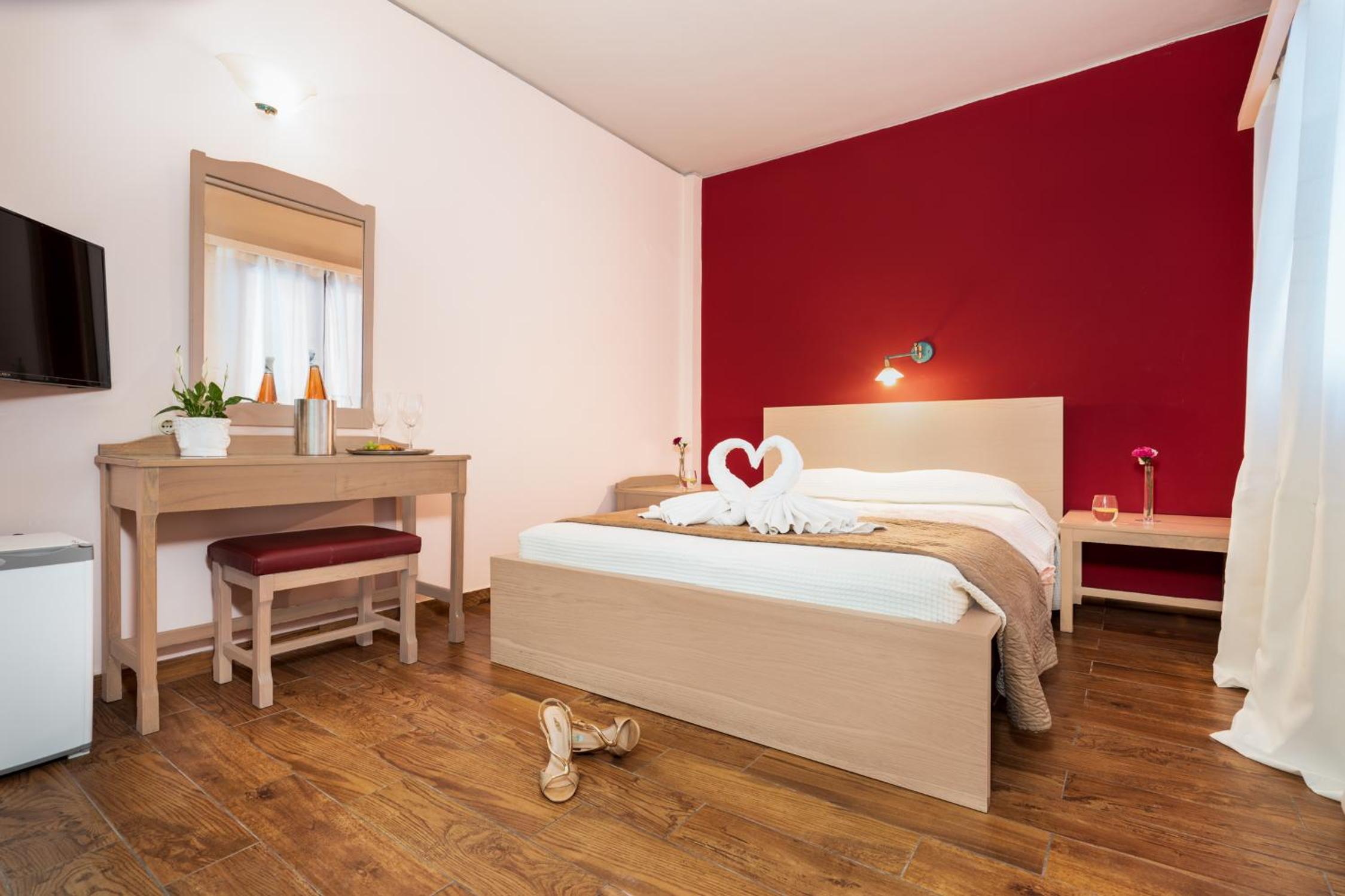 Double or Twin Room - No Balcony - Photo 3