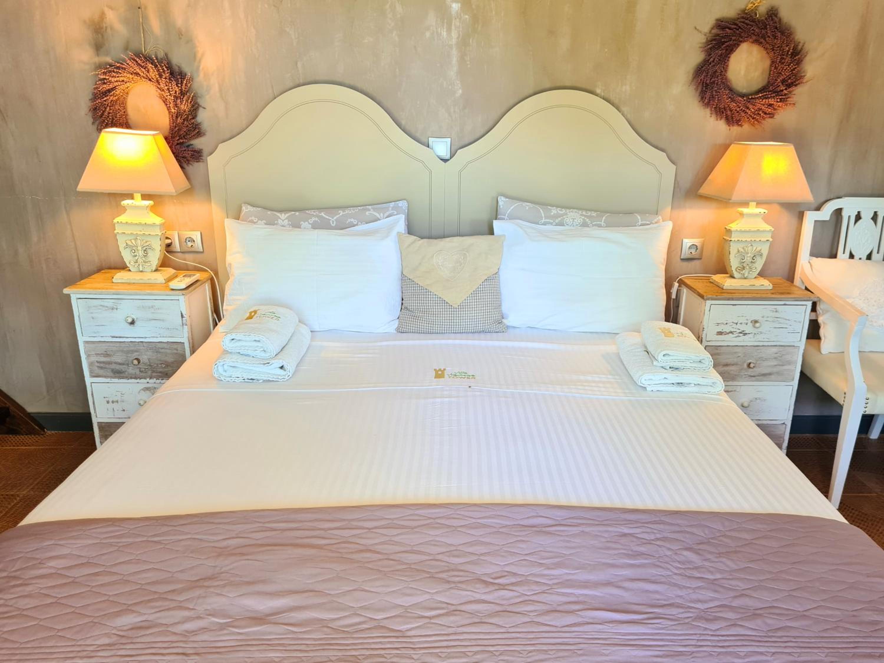 Deluxe Suite with Pool View