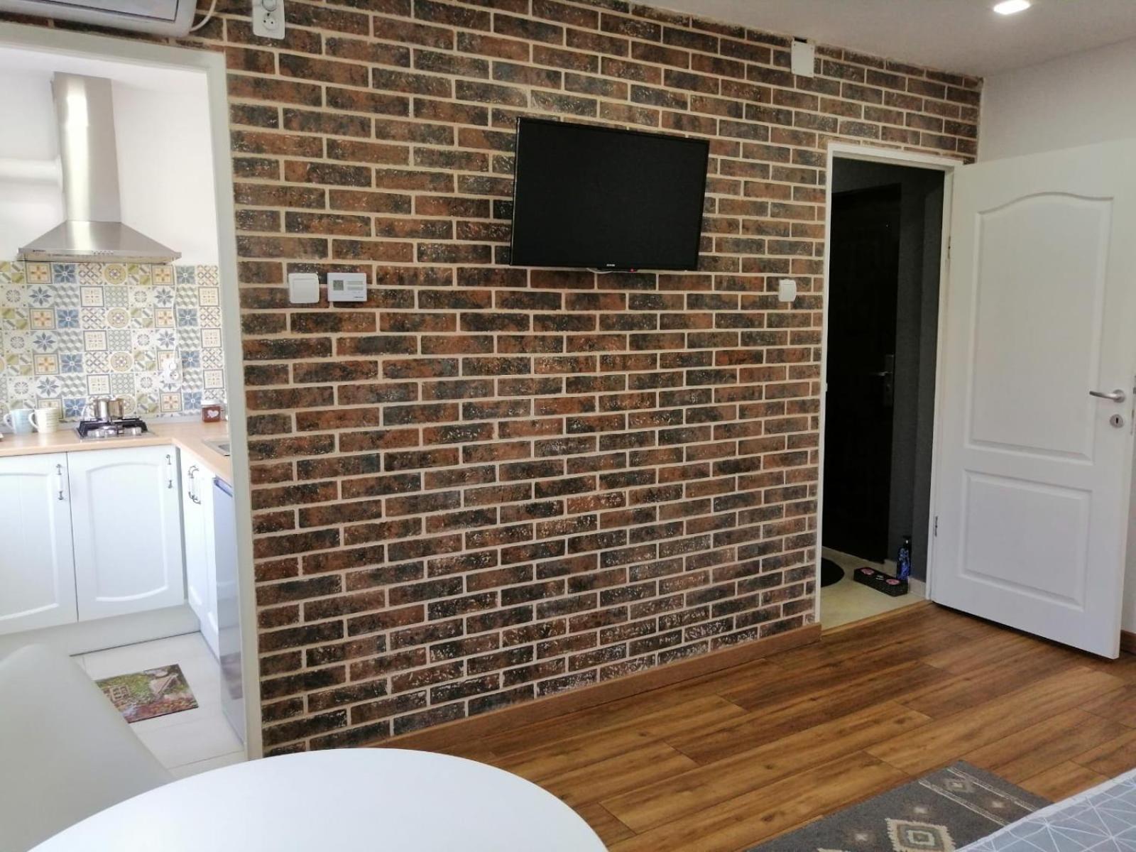 One-Bedroom Apartment - Photo 16