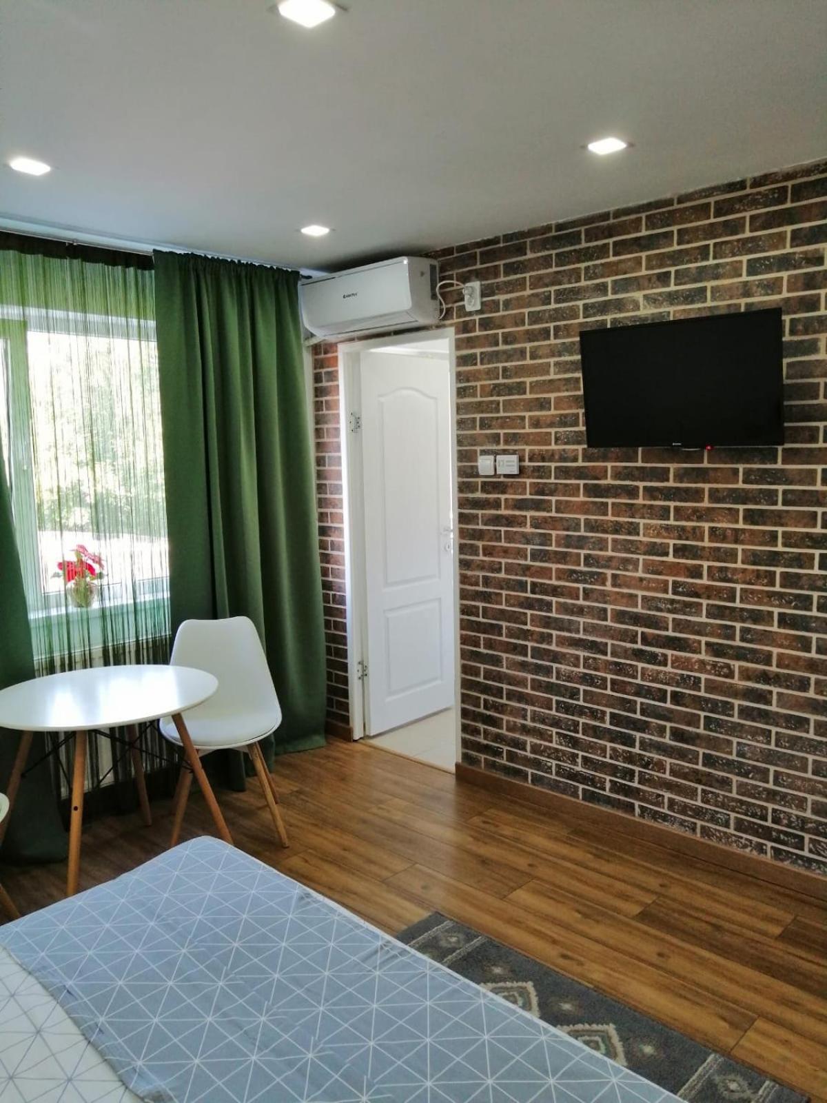 One-Bedroom Apartment - Photo 1