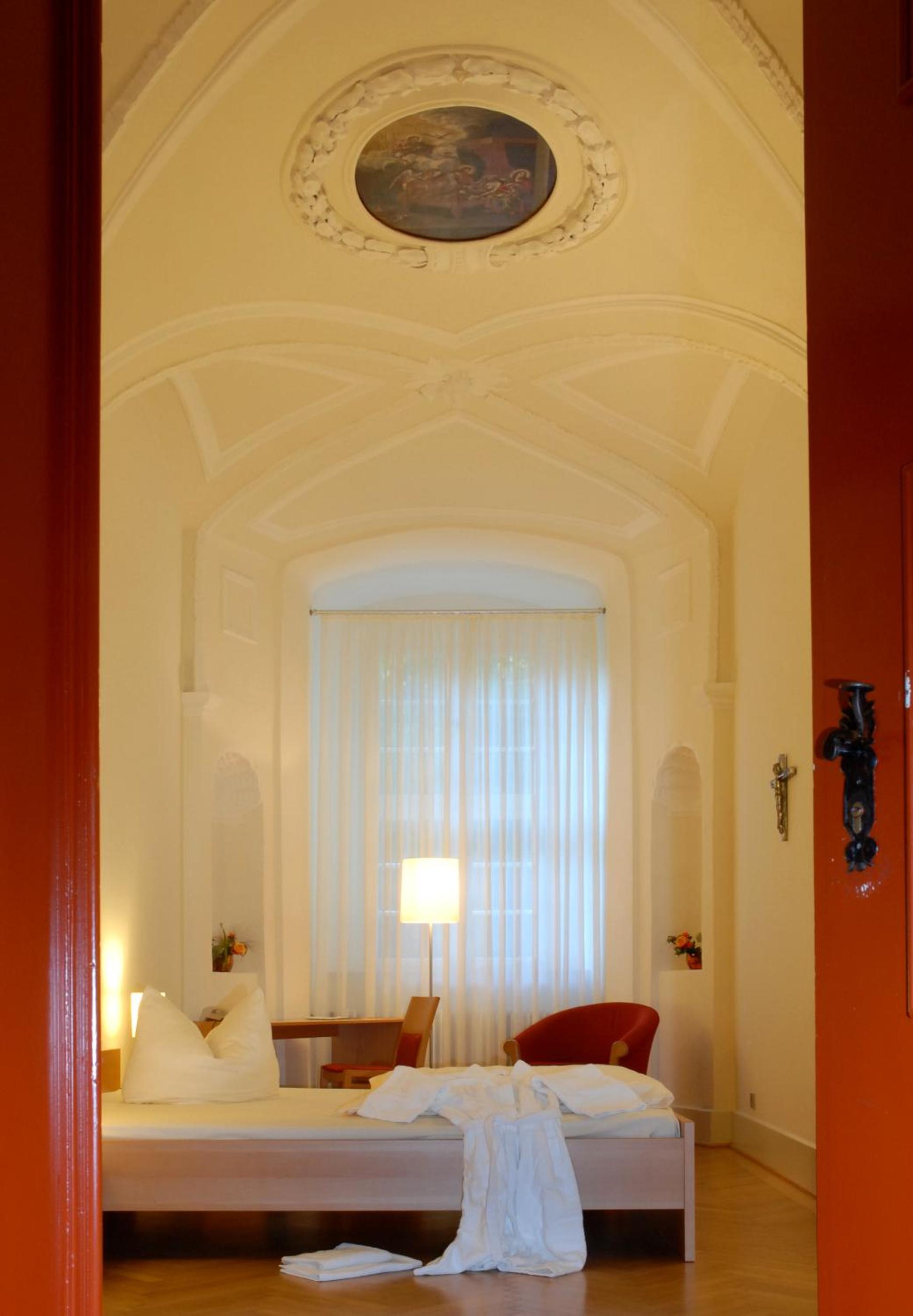Single Room with Private Bathroom photo 1