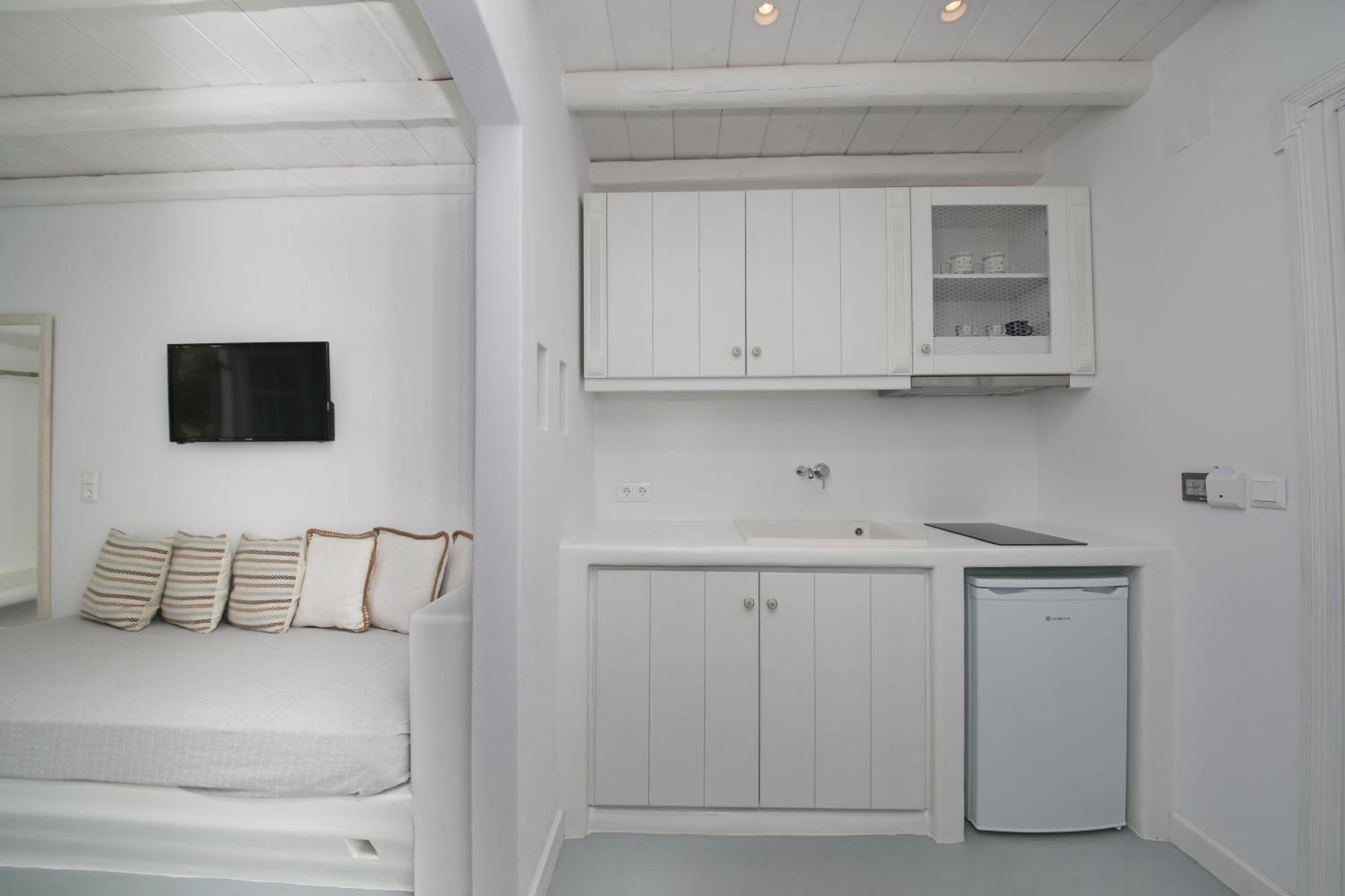Deluxe Studio with Garden View  - Photo 13