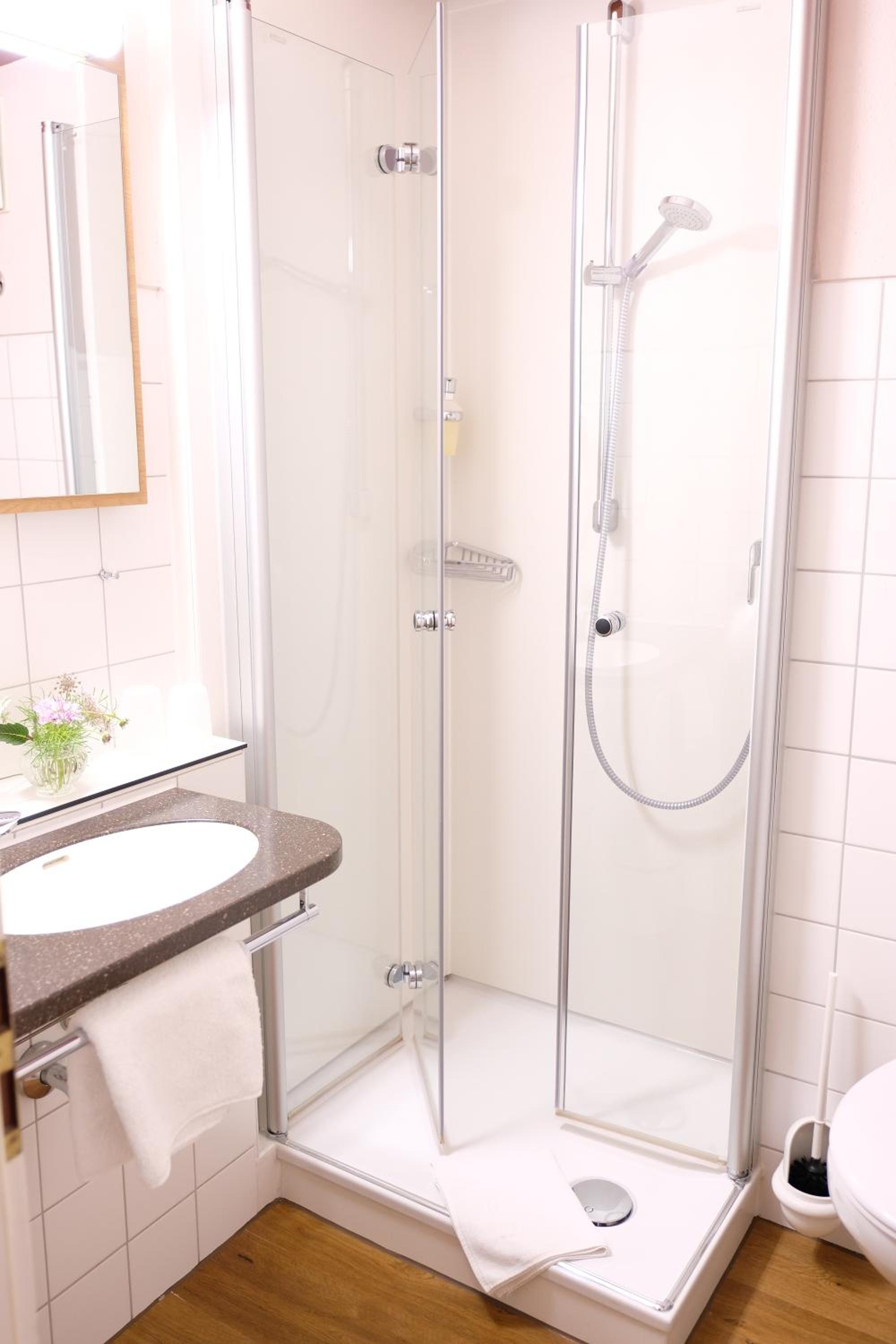 Double Room with Private Bathroom - Photo 3