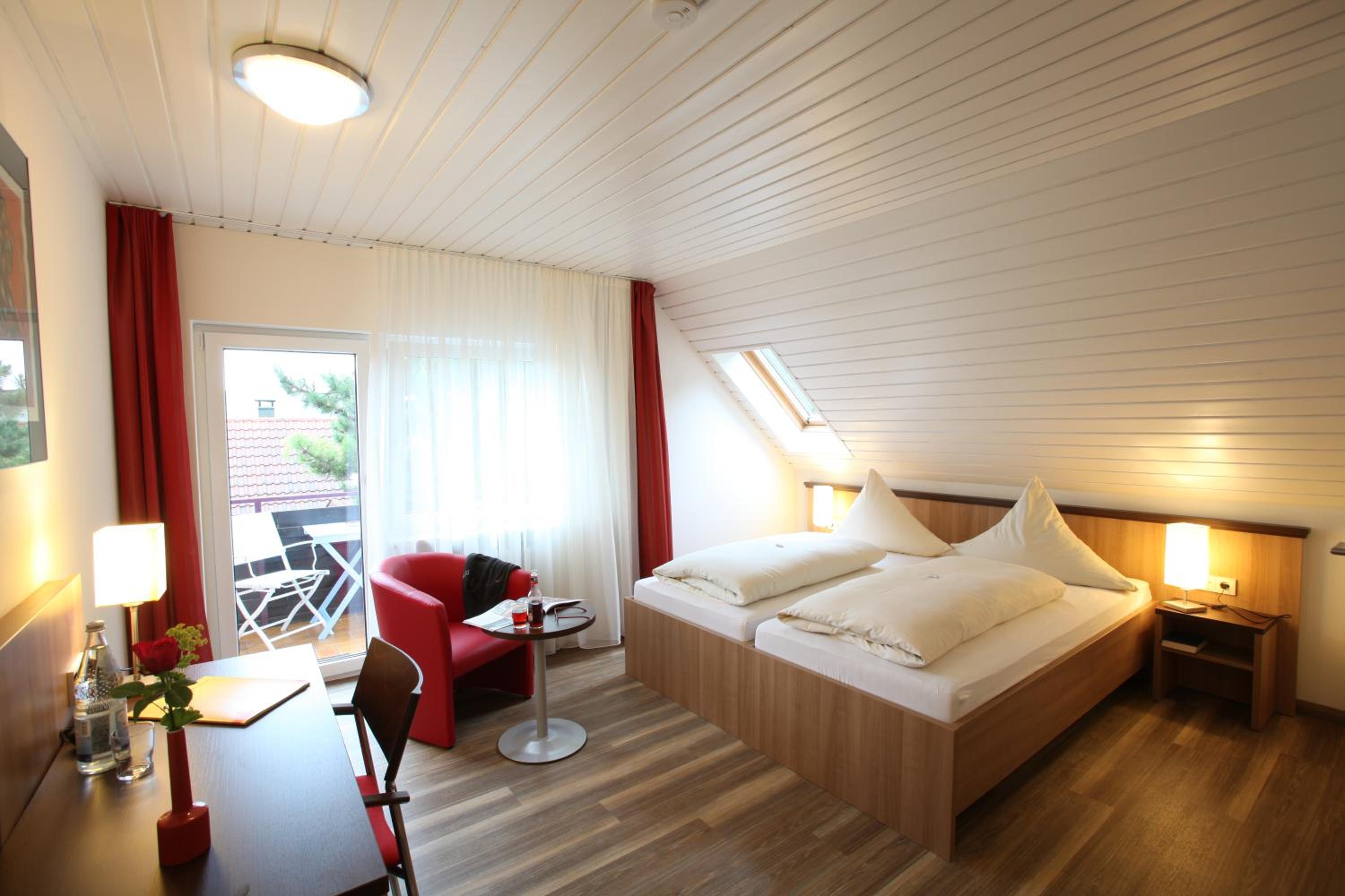 Double Room with Private Bathroom - Photo 4
